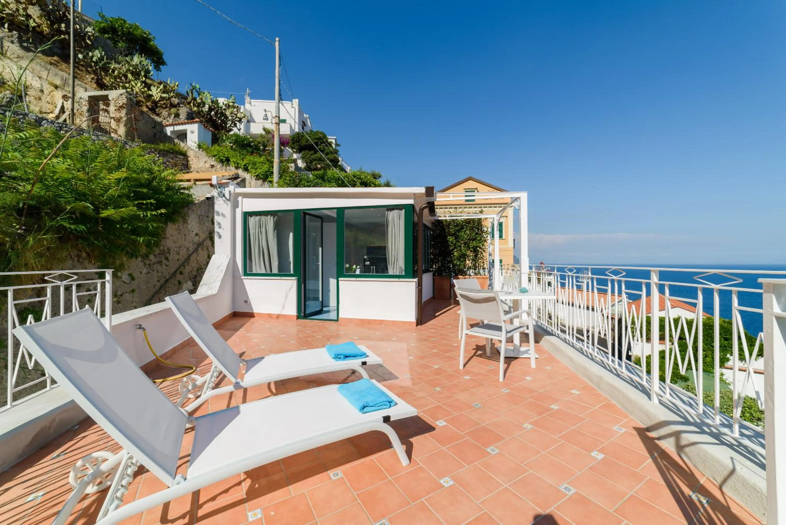 Property building in Eden sul Mare