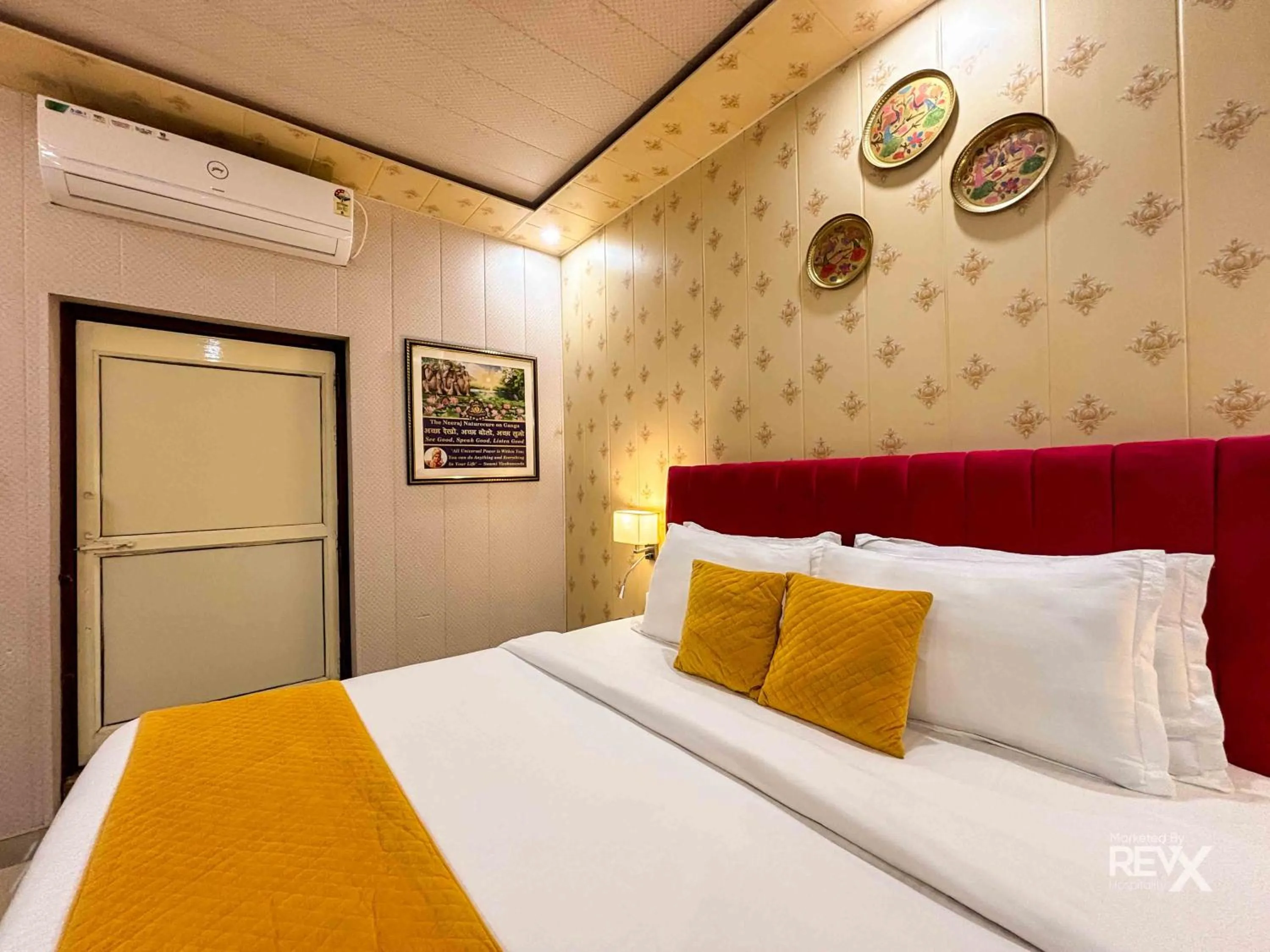 Bed in The Neeraj Naturecure - Ganga View