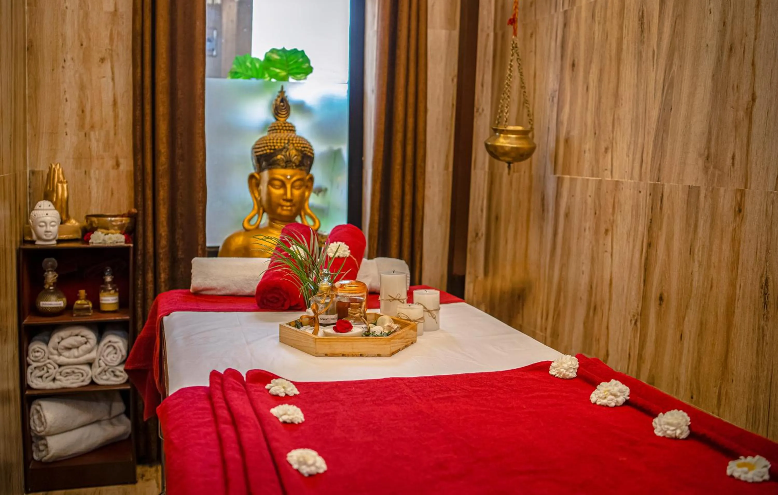 Spa and wellness centre/facilities, Bed in The Neeraj Naturecure - Ganga View
