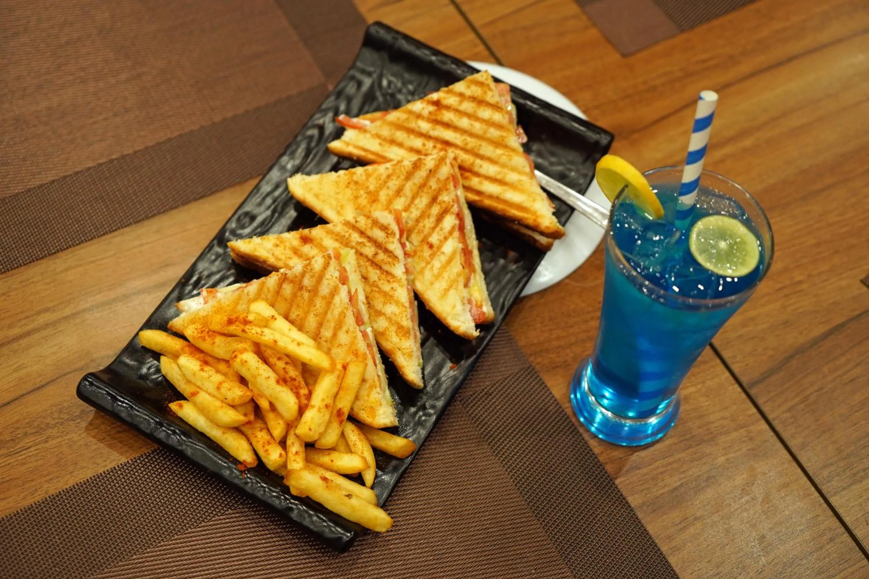 Restaurant/places to eat in The Neeraj Naturecure - Ganga View