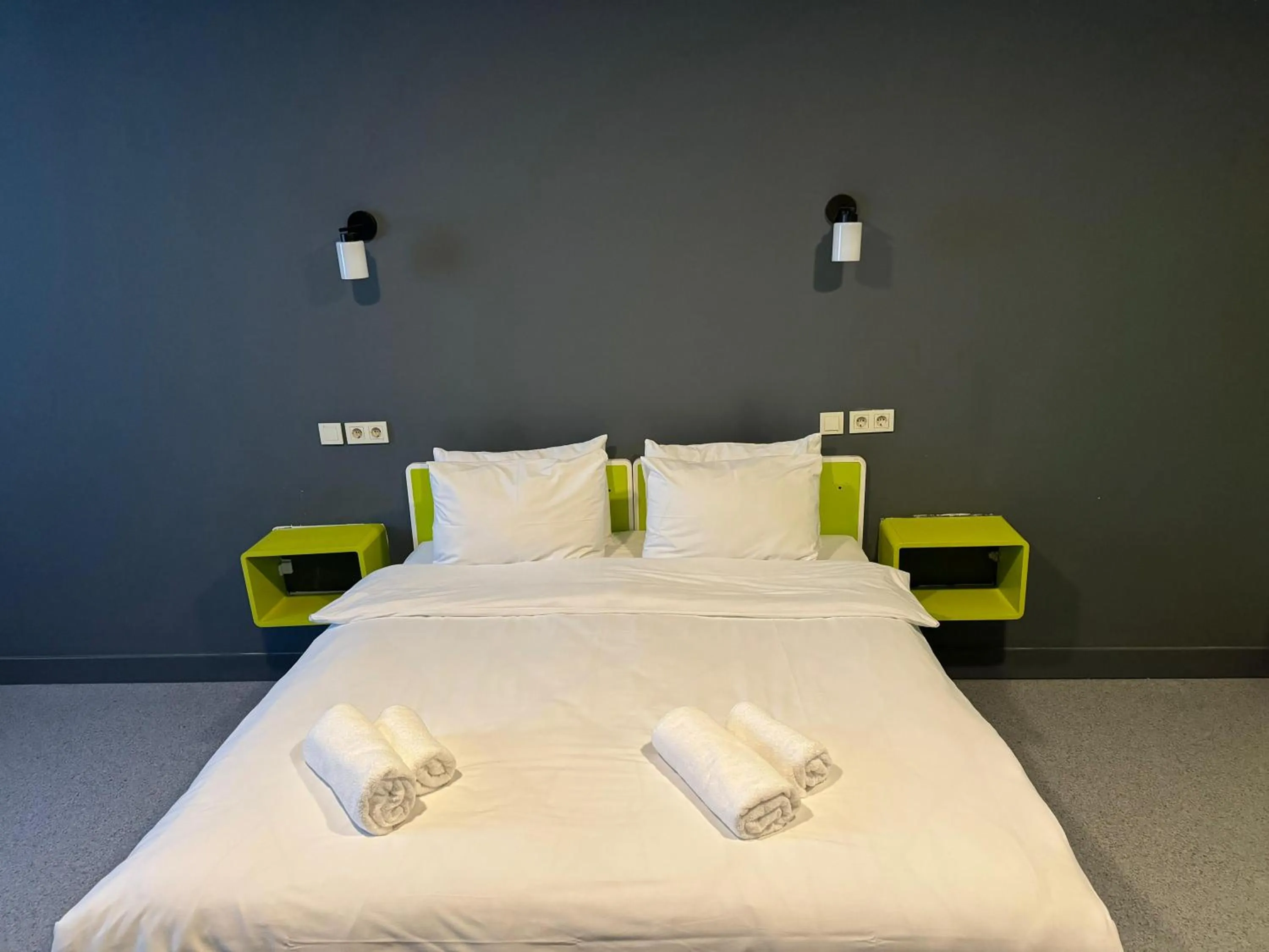 Bed in Aderans Hotel