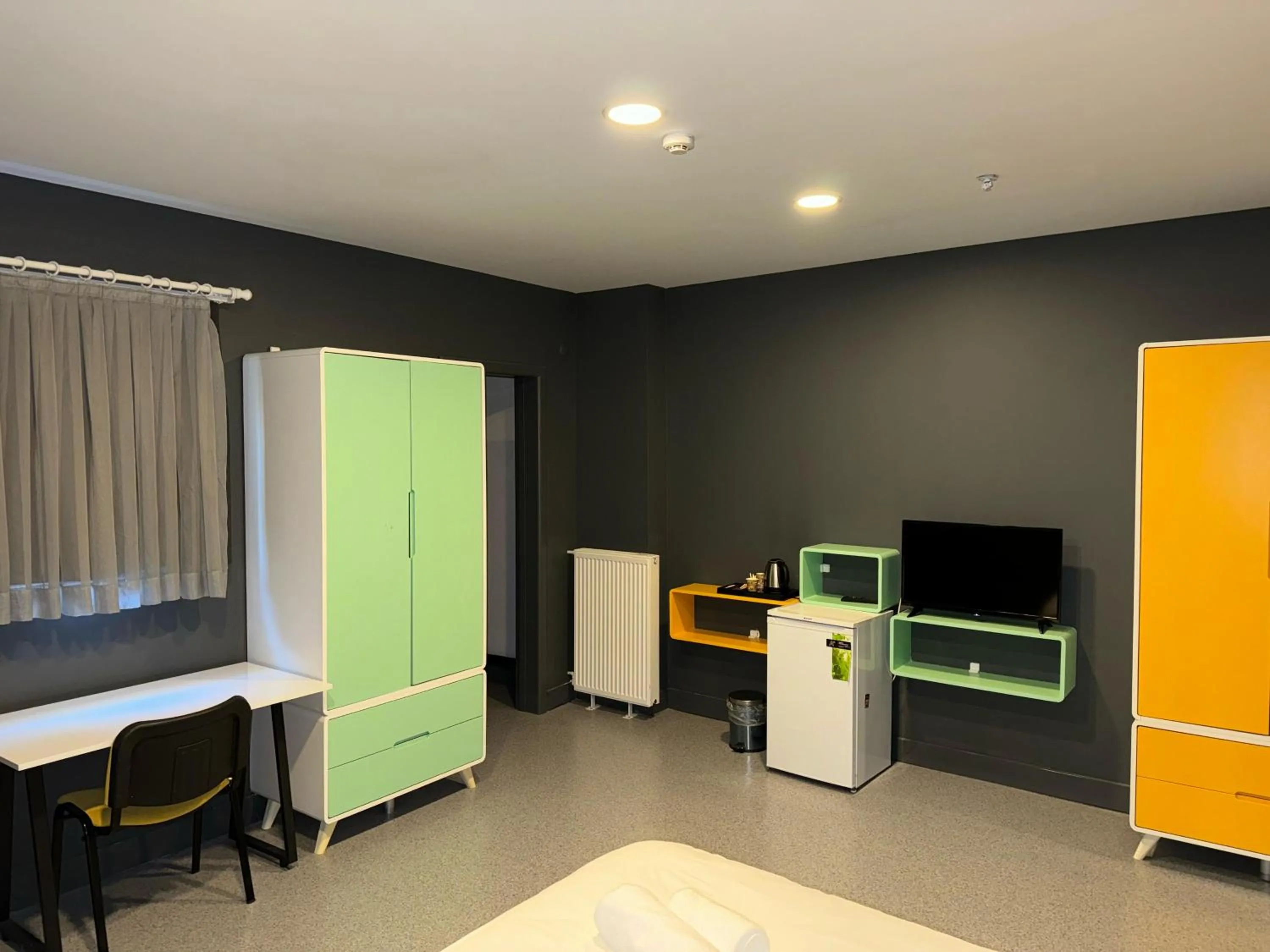 Photo of the whole room, Bed in Aderans Hotel