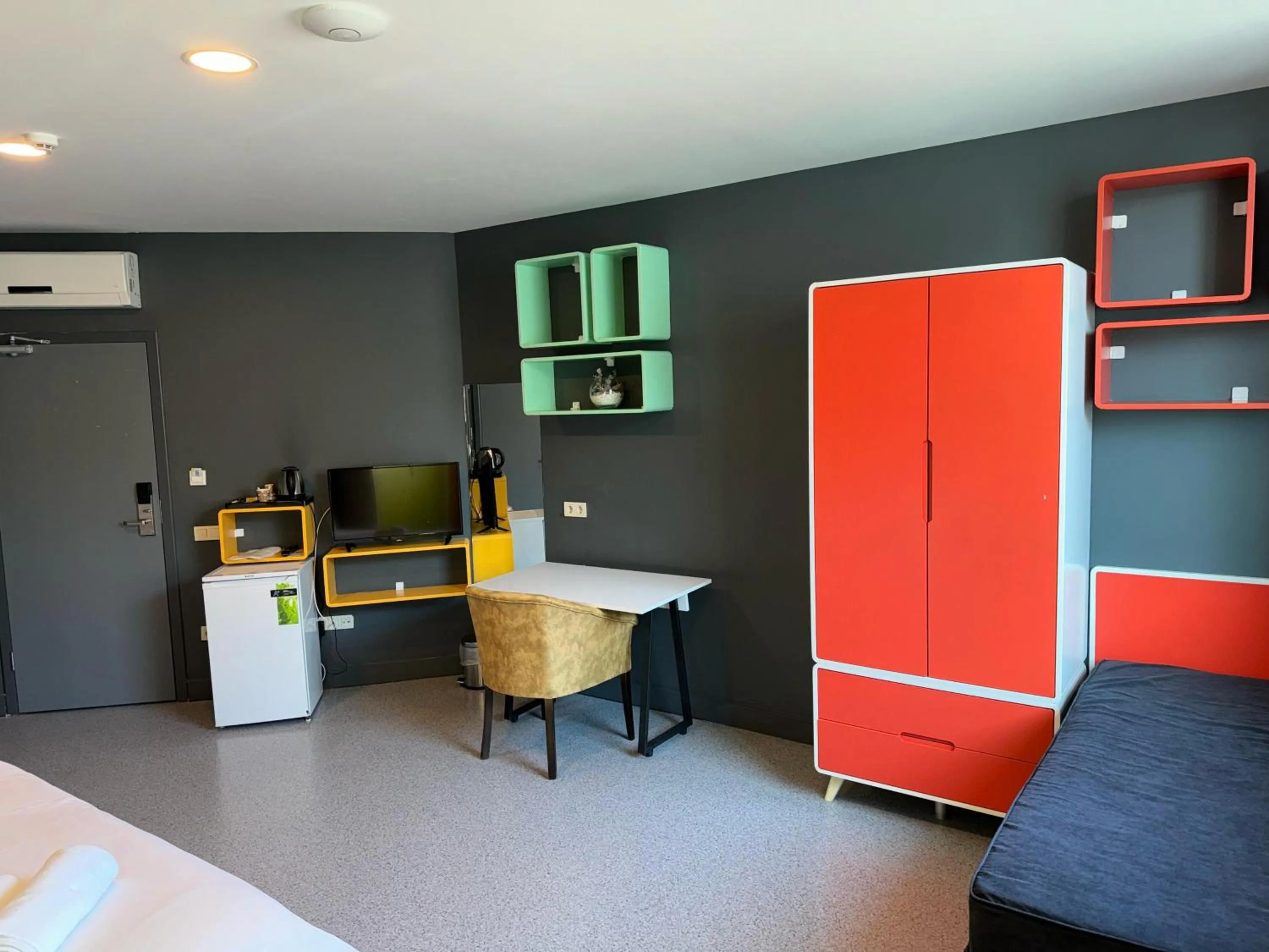 Photo of the whole room in Aderans Hotel