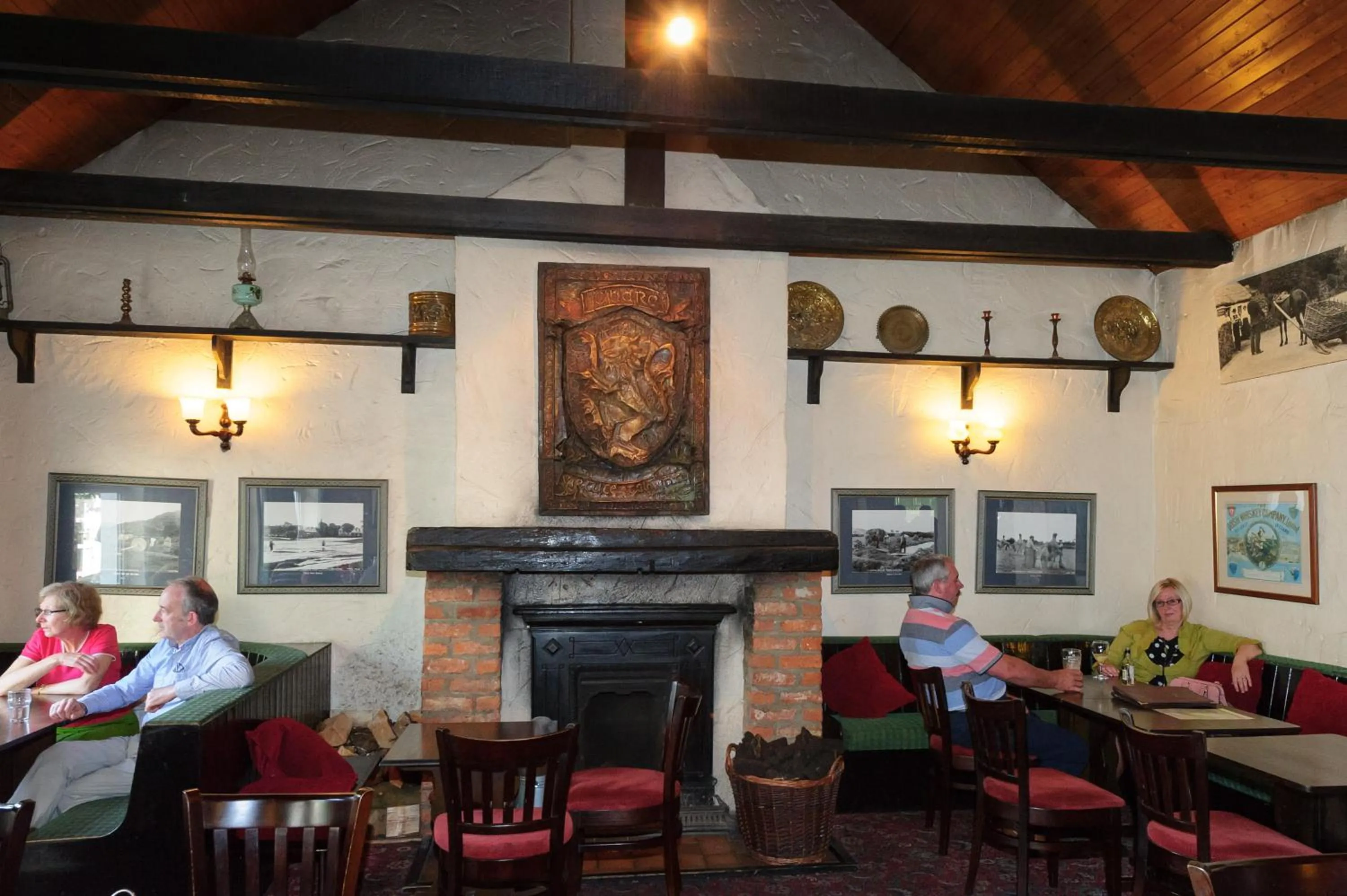 Lounge or bar in Brown Trout Golf & Country Inn