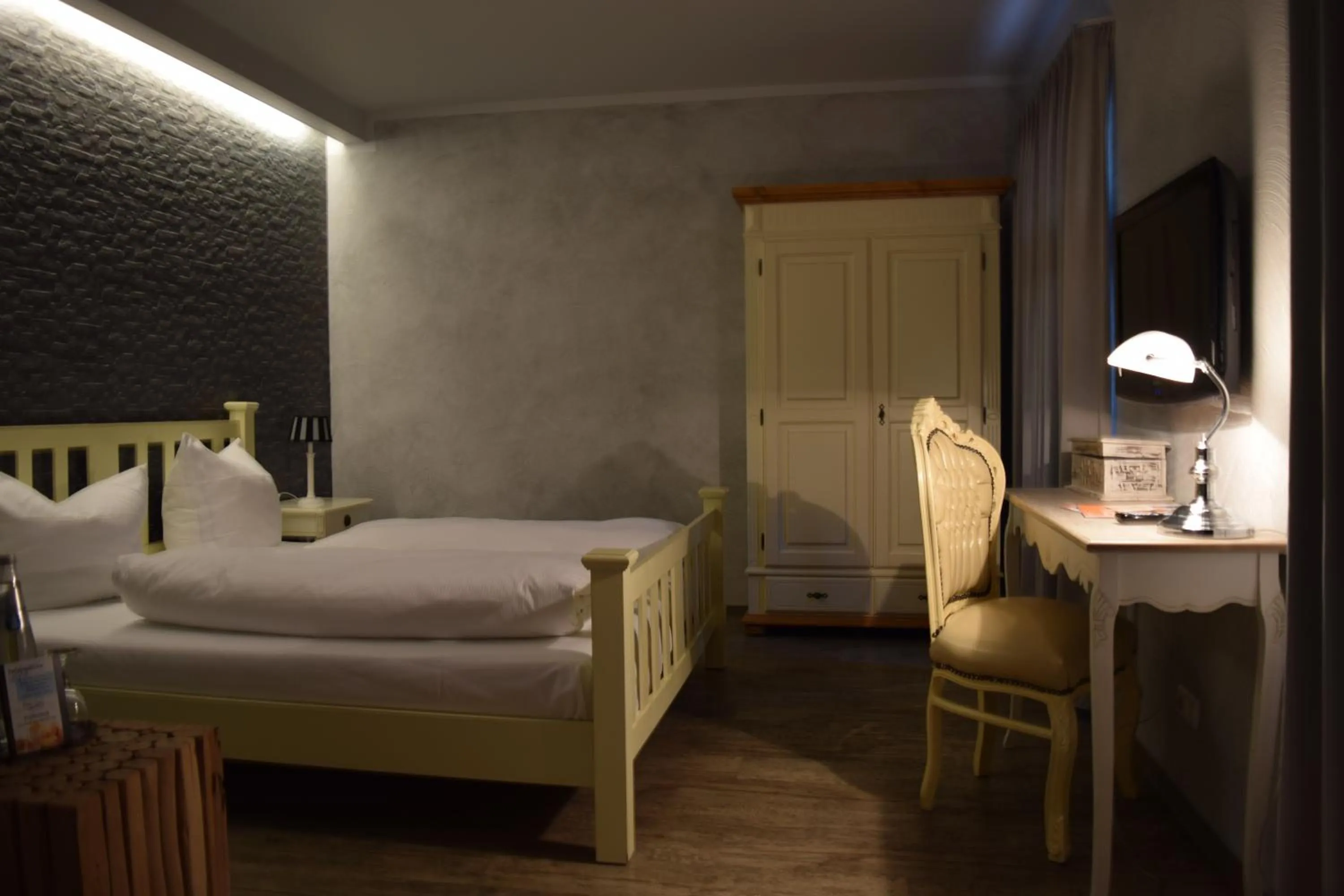 Photo of the whole room, Bed in Hotel Arte Vida OHG