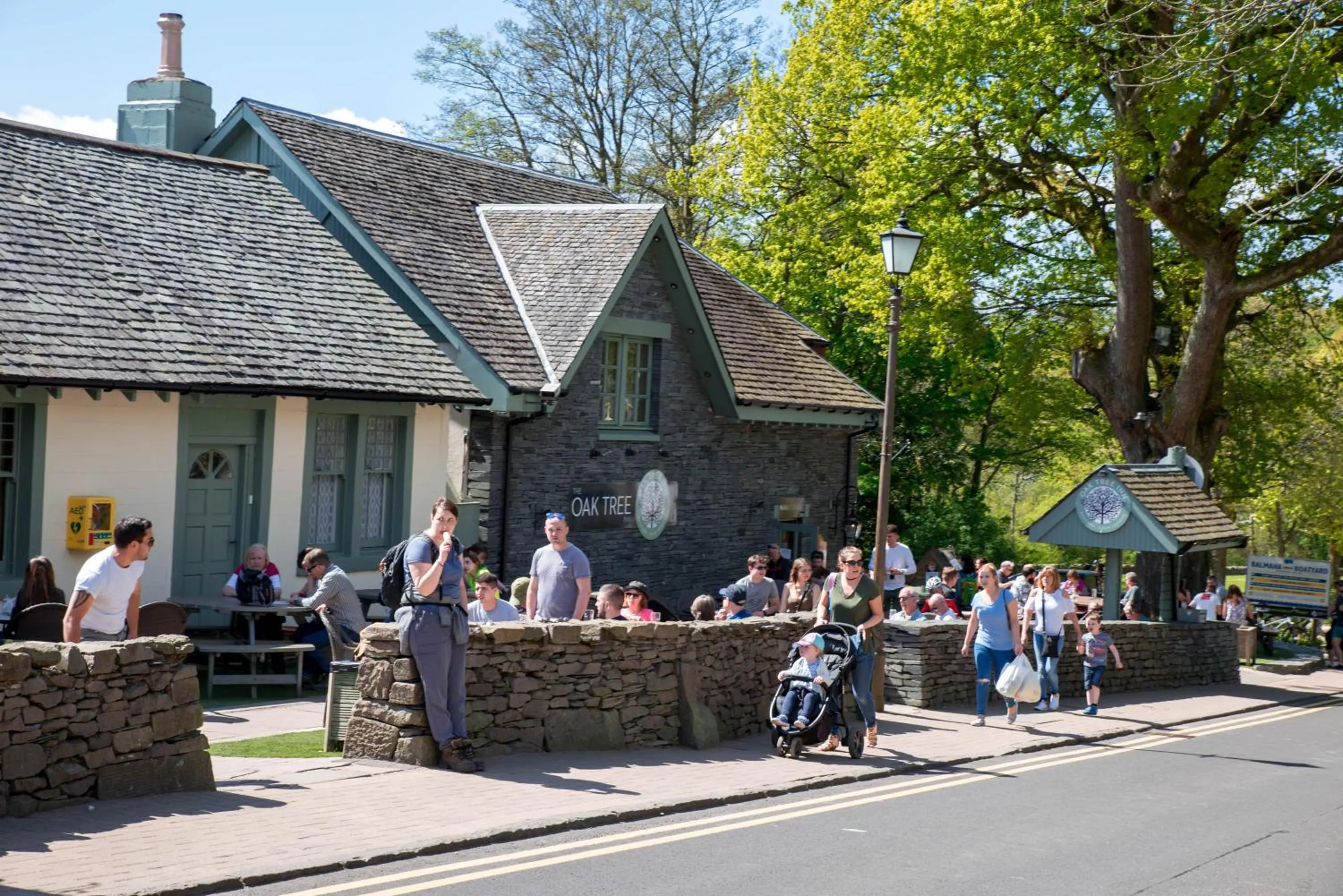 Property building in Oak Tree Inn