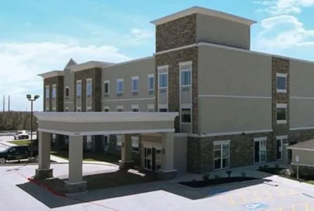 Property building in Quality Inn & Suites Victoria East