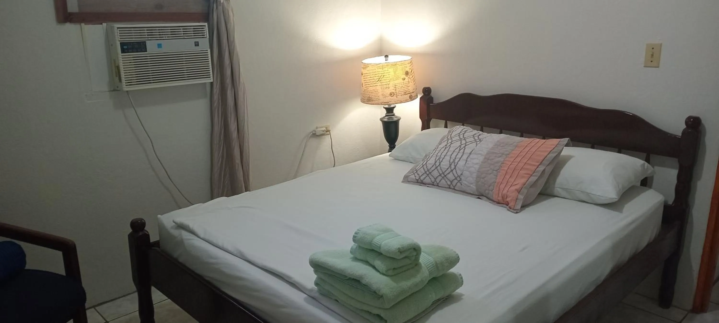 Bedroom, Bed in Hacienda Tropical Guest House