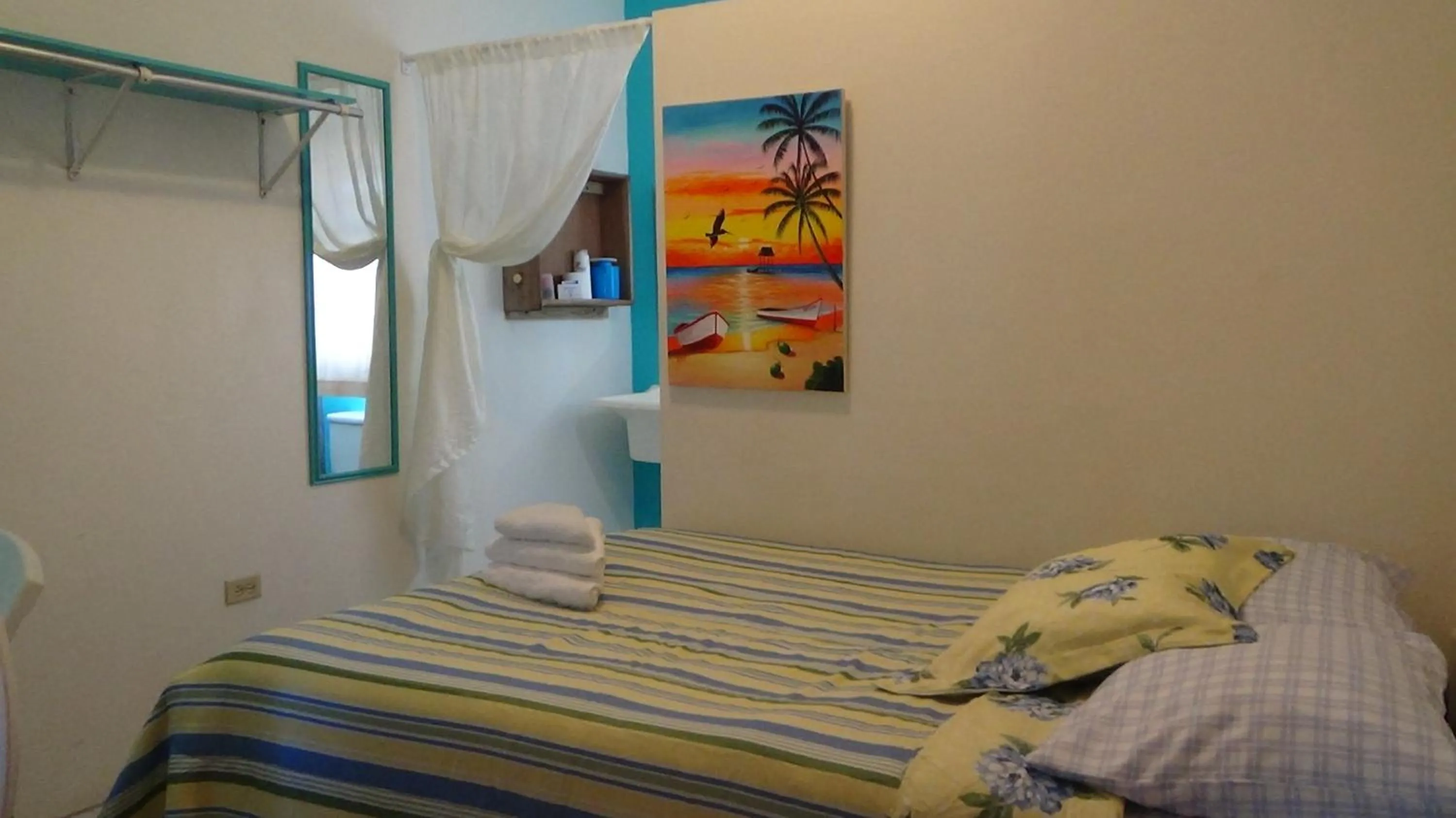 Winter, Bed in Hacienda Tropical Guest House