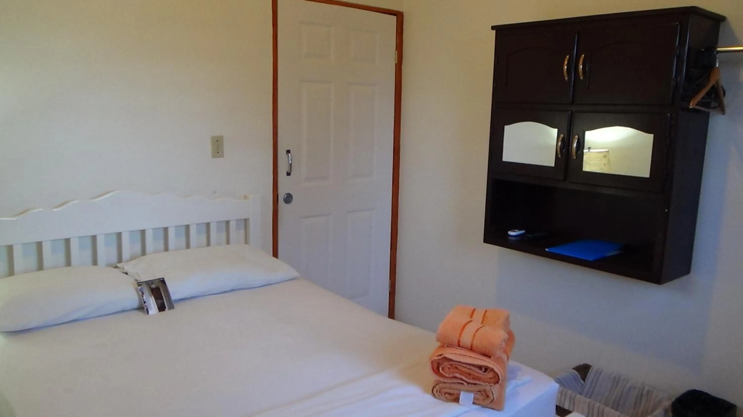 Summer, Bed in Hacienda Tropical Guest House