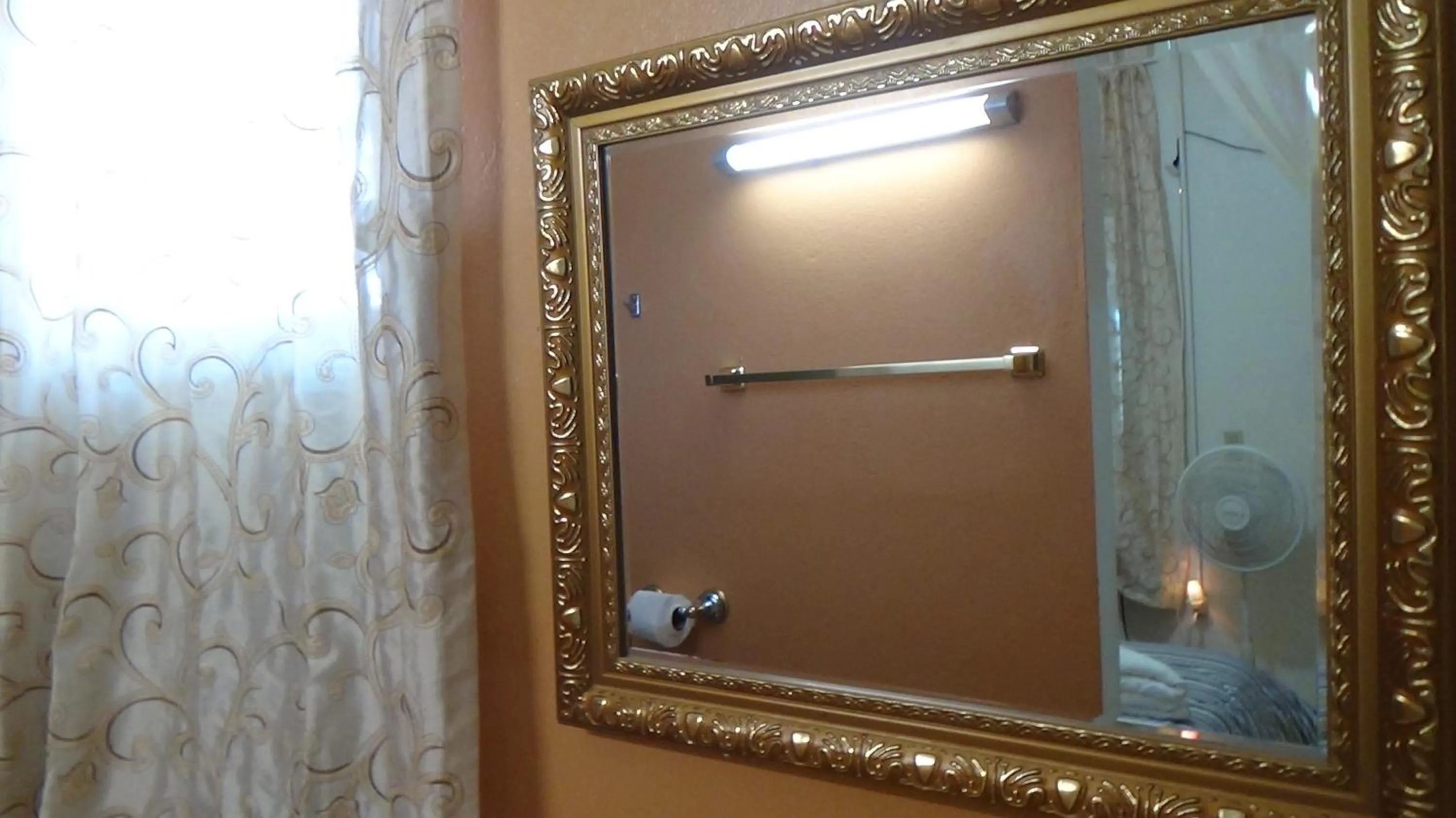 Toilet in Hacienda Tropical Guest House