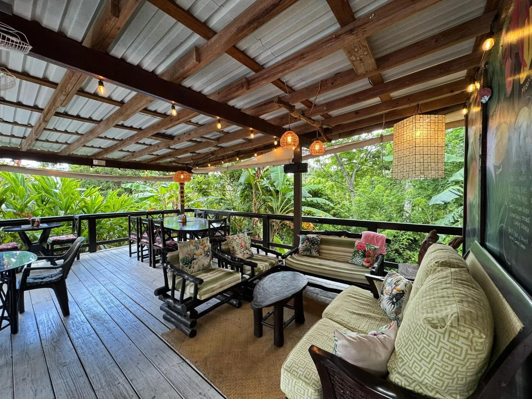 Communal lounge/ TV room in Guava Grove Resort & Villas