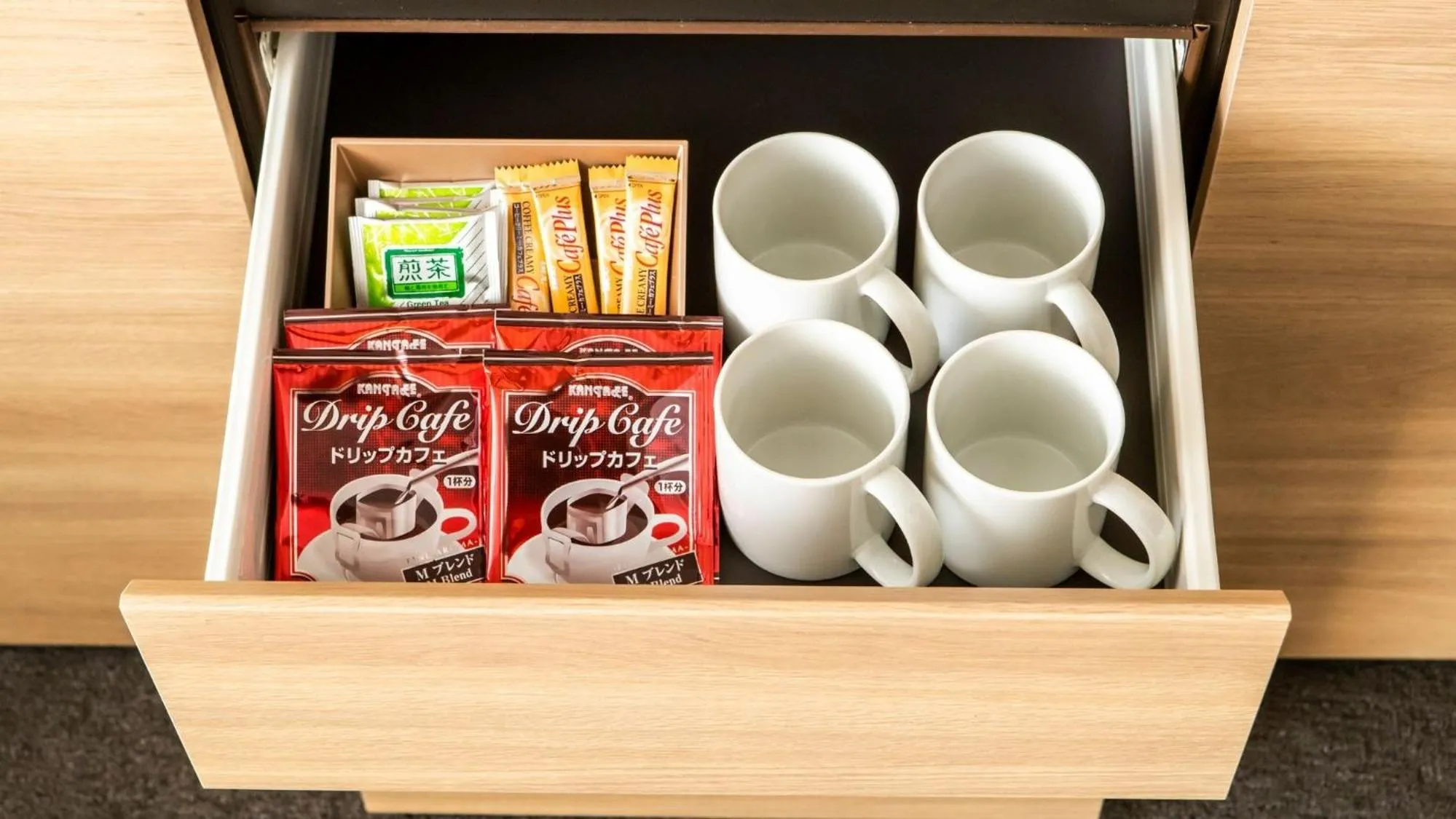 Coffee/tea facilities in ALPHABED INN Fukuoka Ohori Park