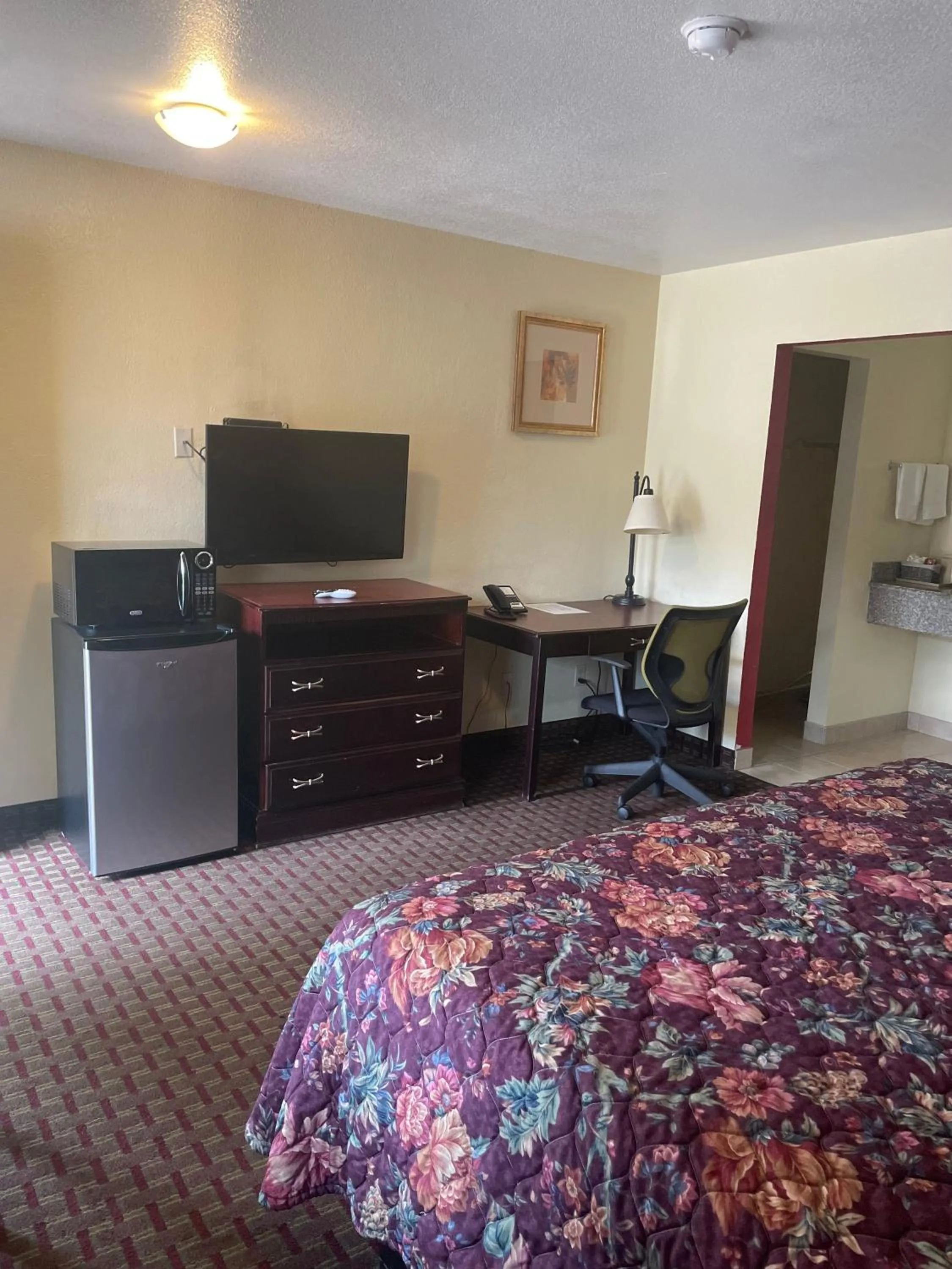 TV and multimedia, Bed in Village Inn