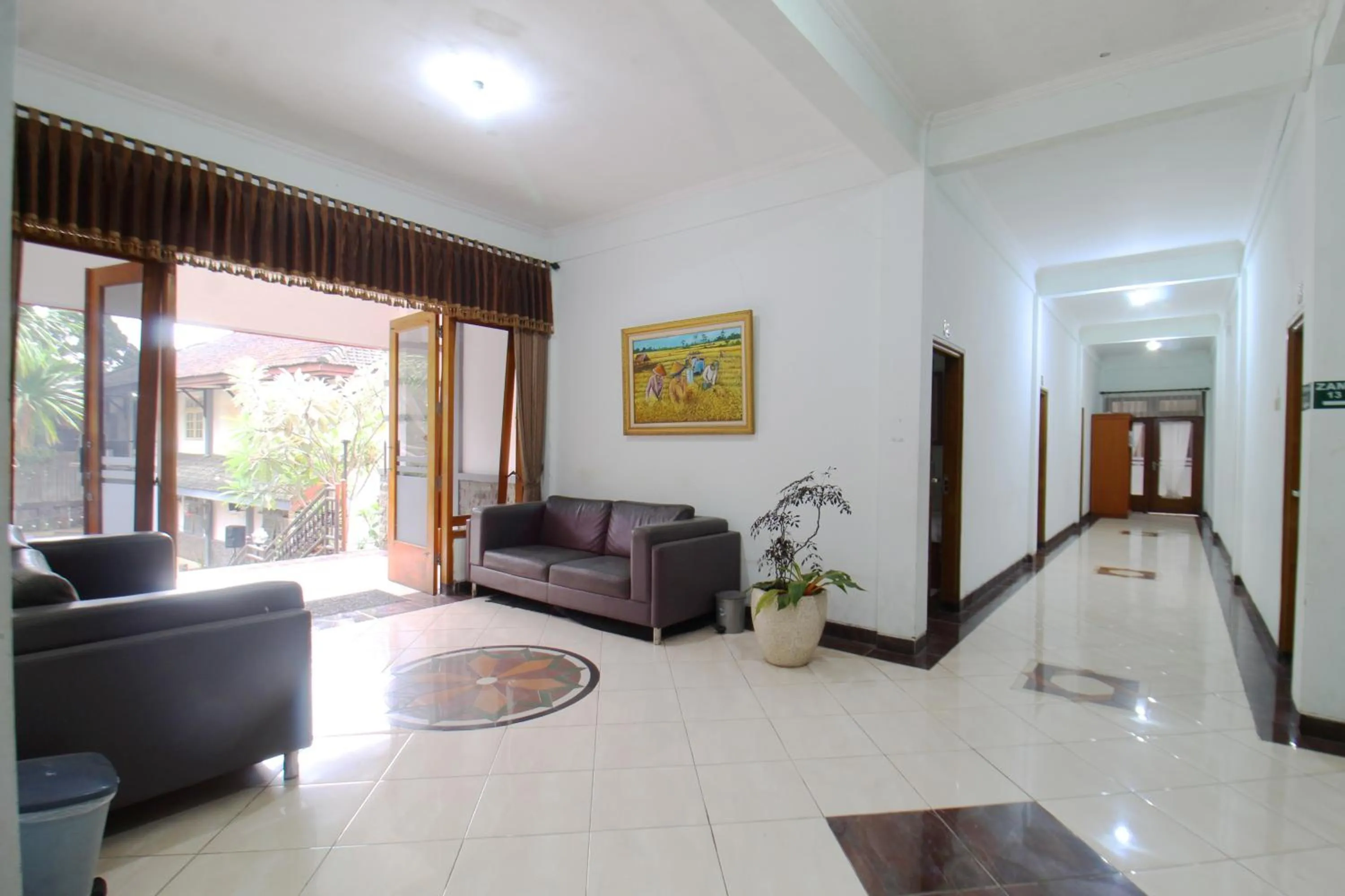 Seating area in Sinergi Hotel Tretes