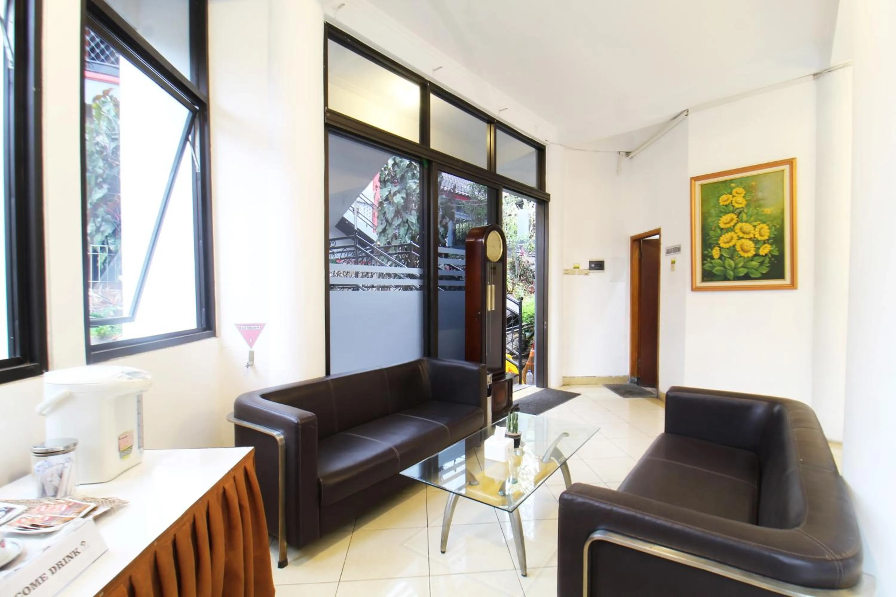 Lobby or reception in Sinergi Hotel Tretes