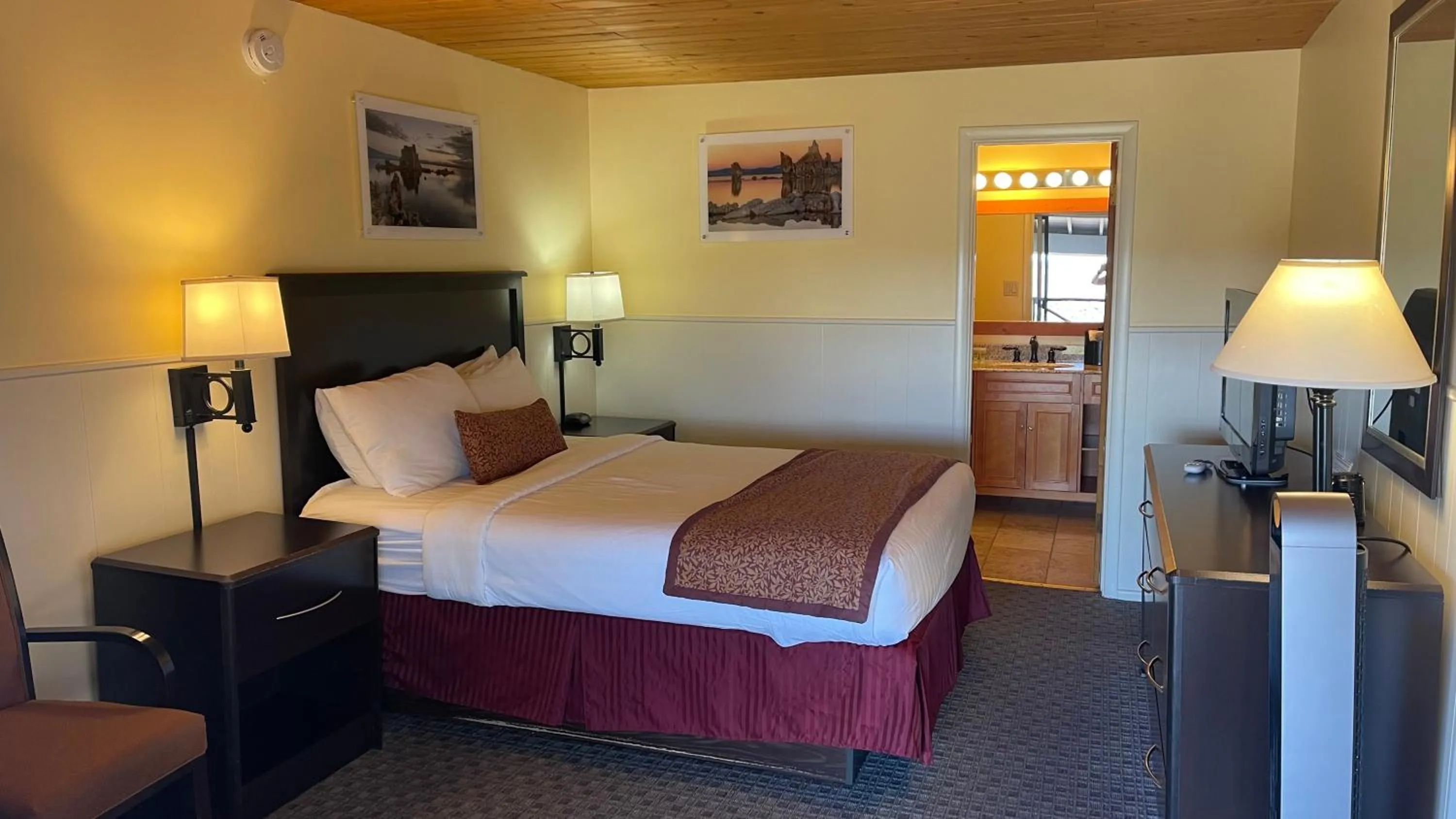 Bedroom, Bed in Yosemite Gateway Motel