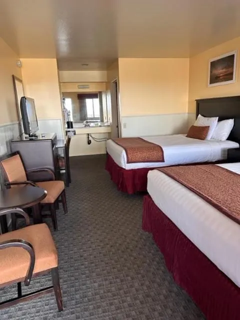 Bed in Yosemite Gateway Motel