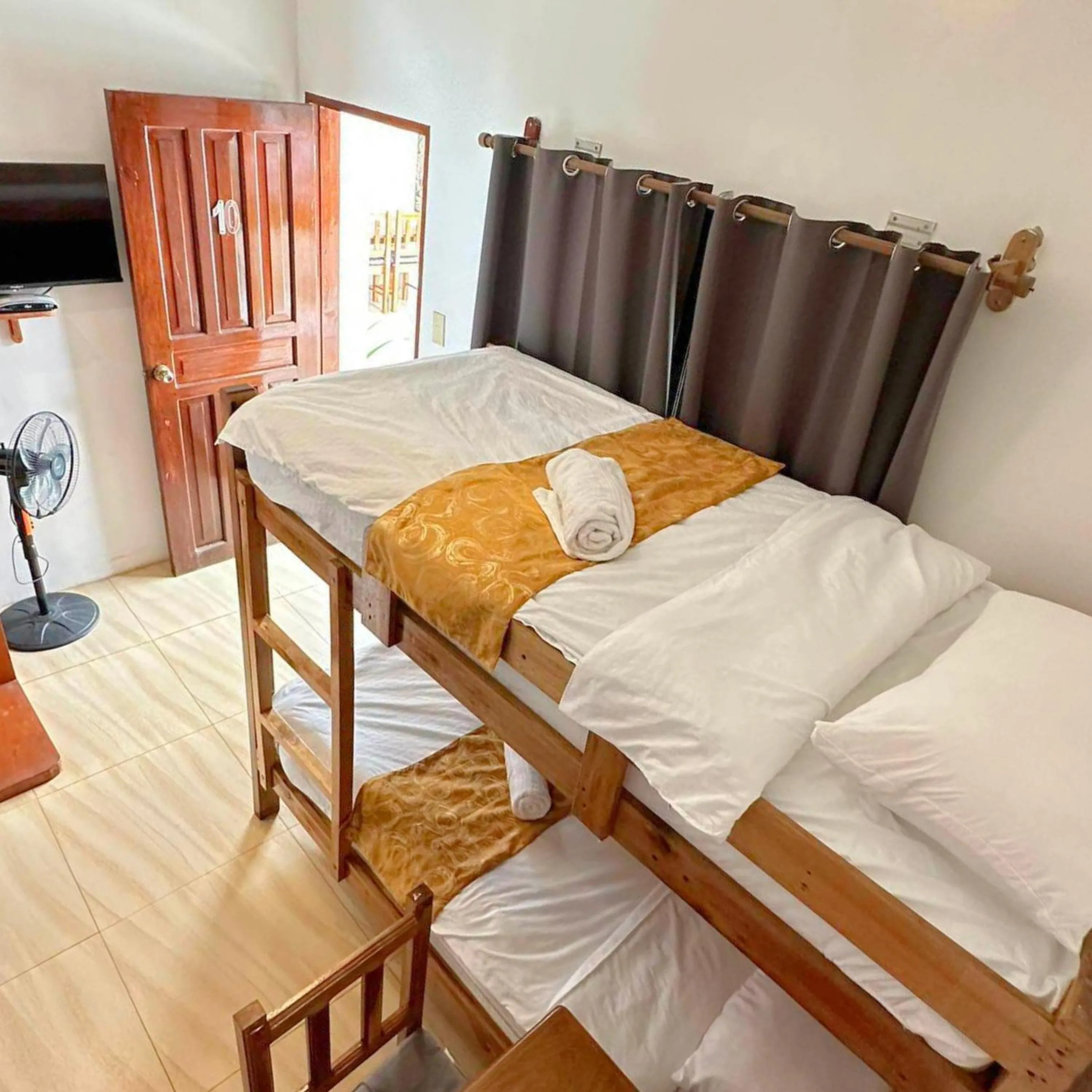 bunk bed, Bed in Earl De Princesa Hotel