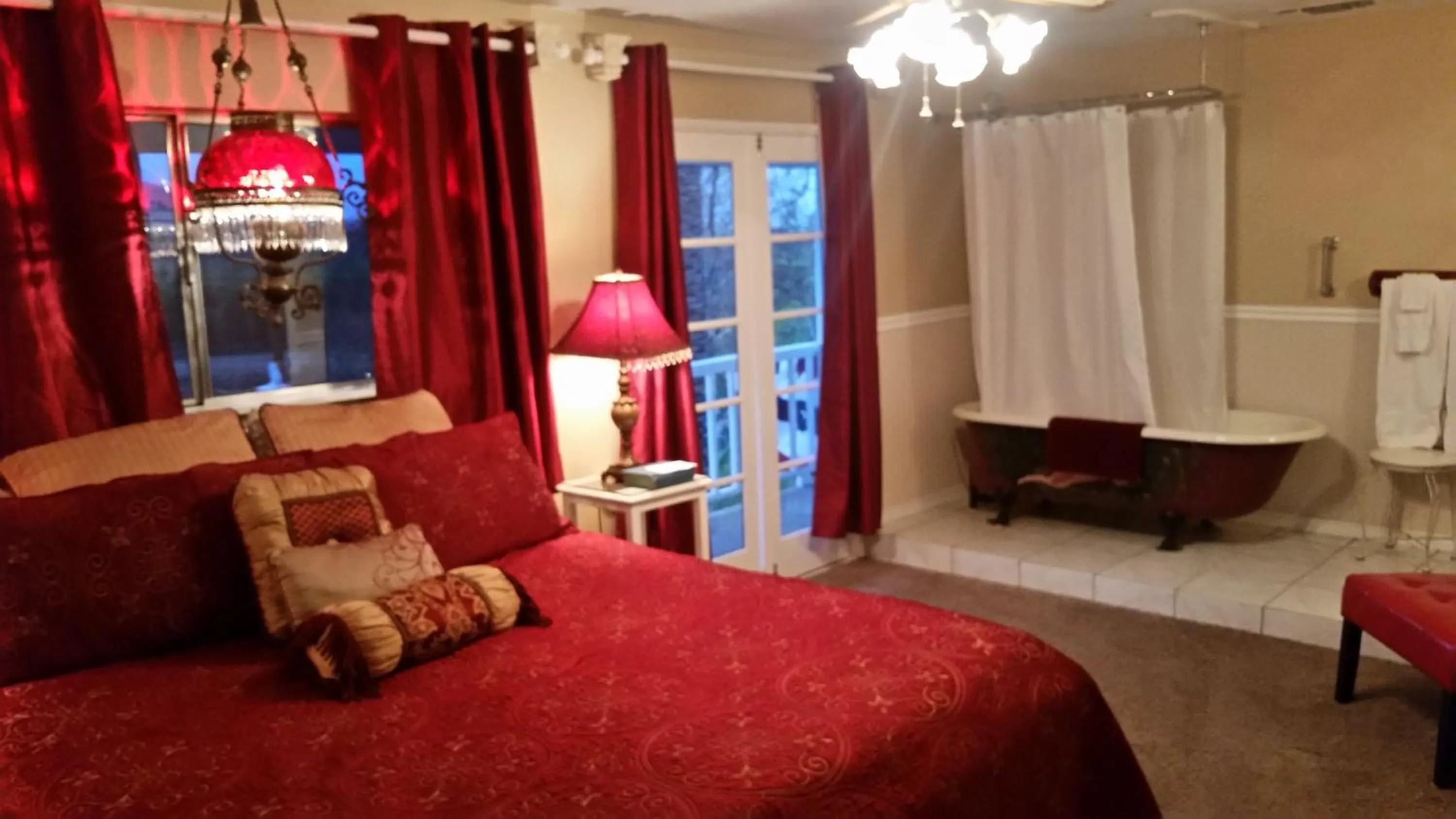 Bath, Bed in The Parks Inn