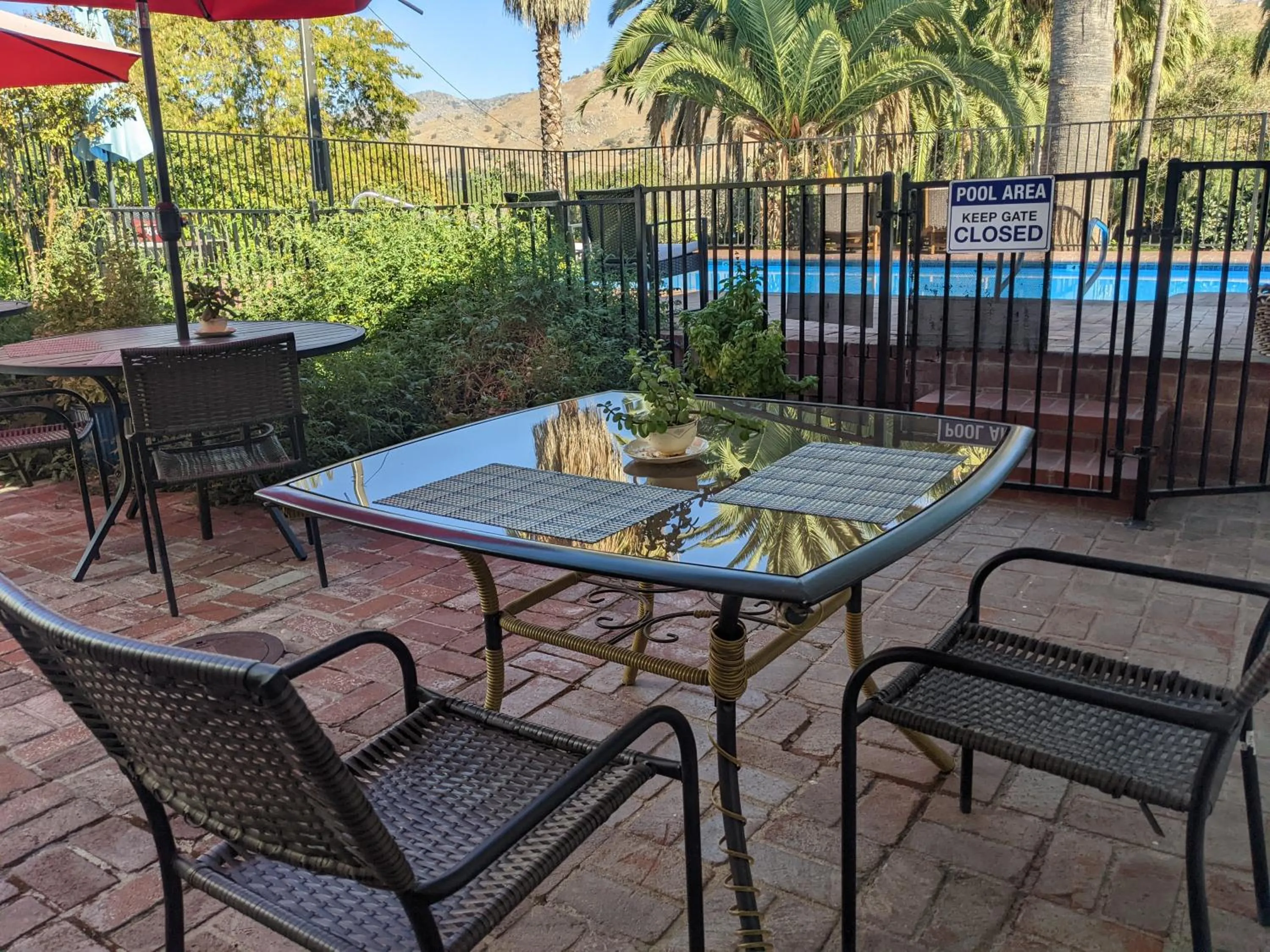 Dining area in The Parks Inn