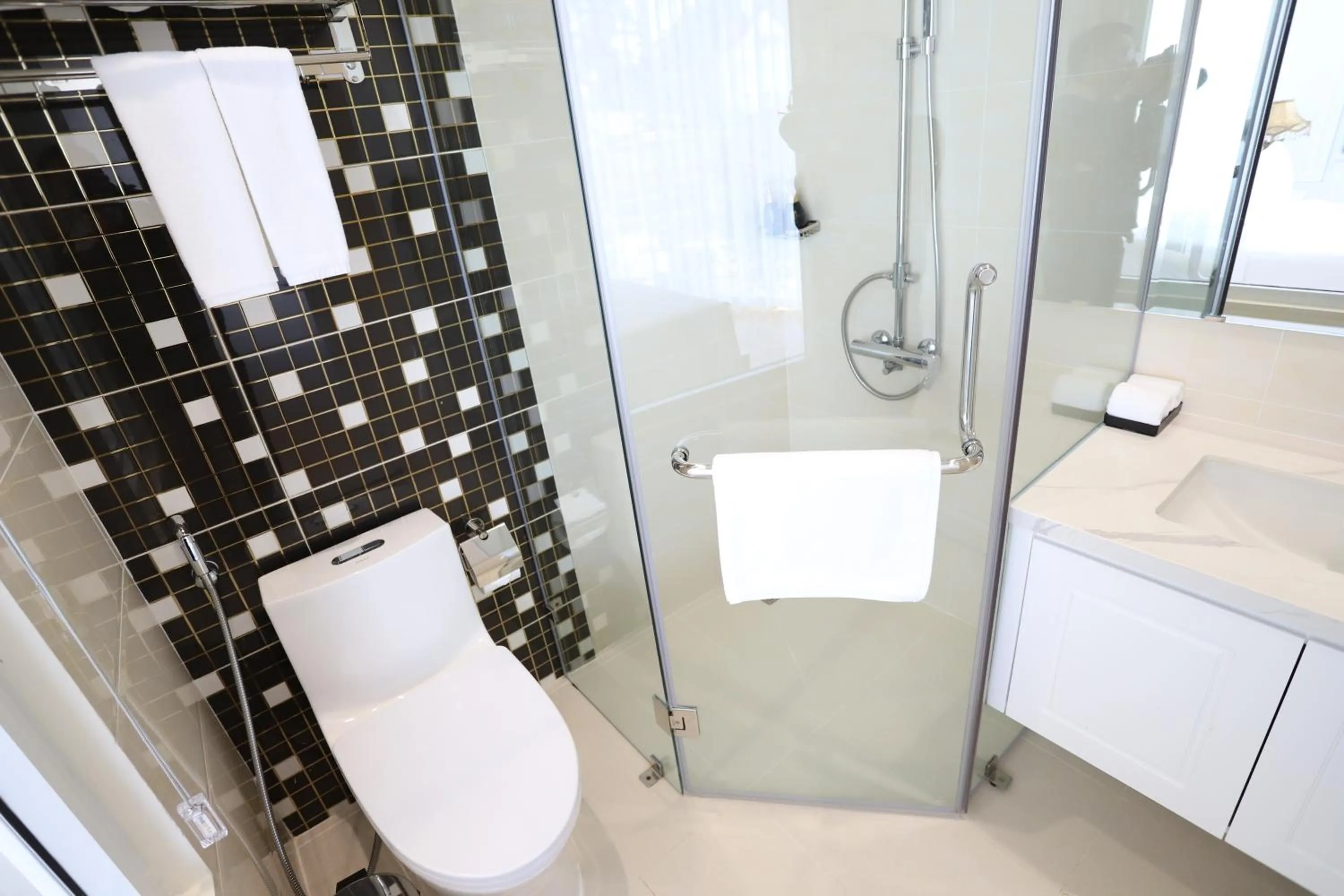 Toilet in Le Marais Hotel Dalat