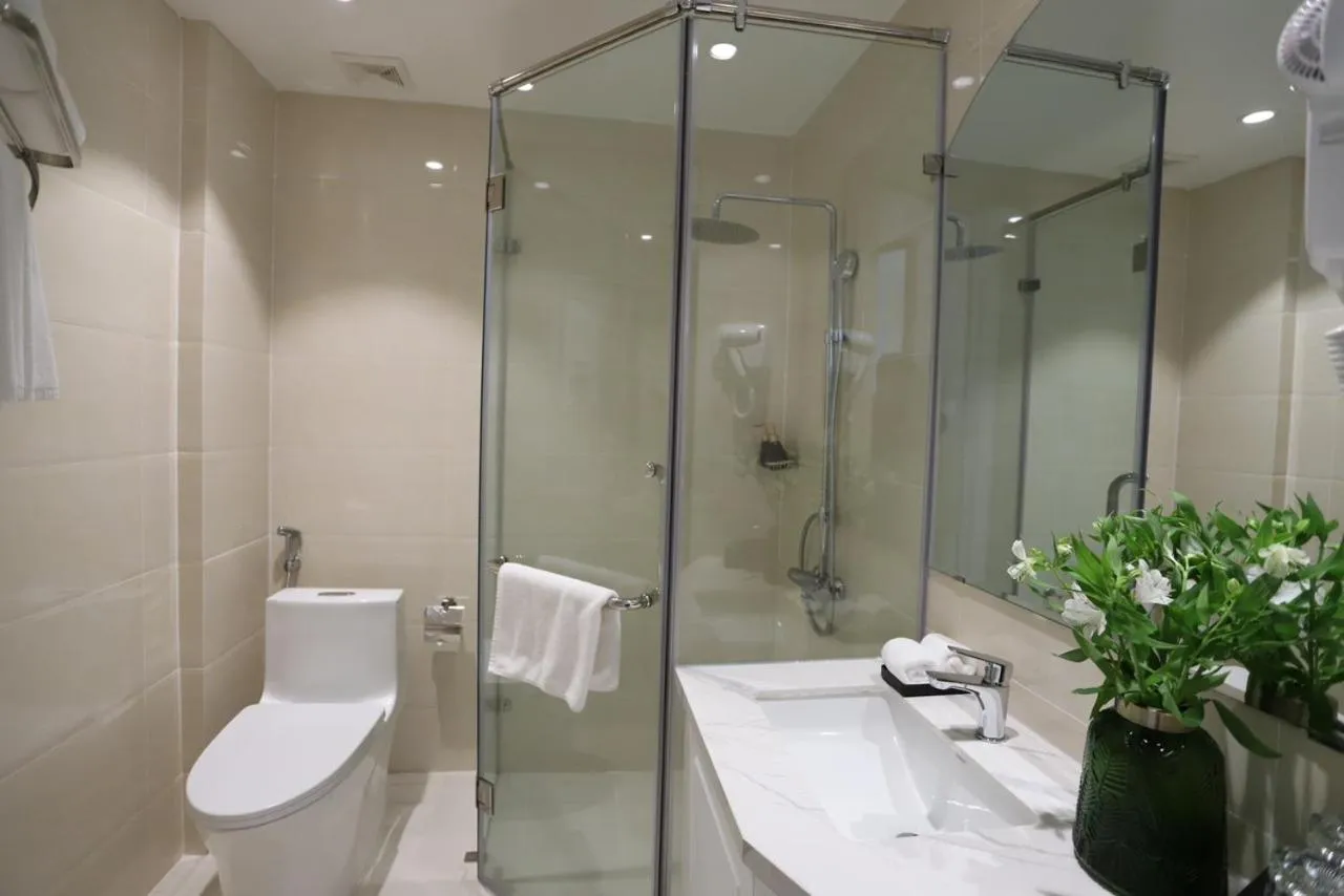 Shower in Le Marais Hotel Dalat