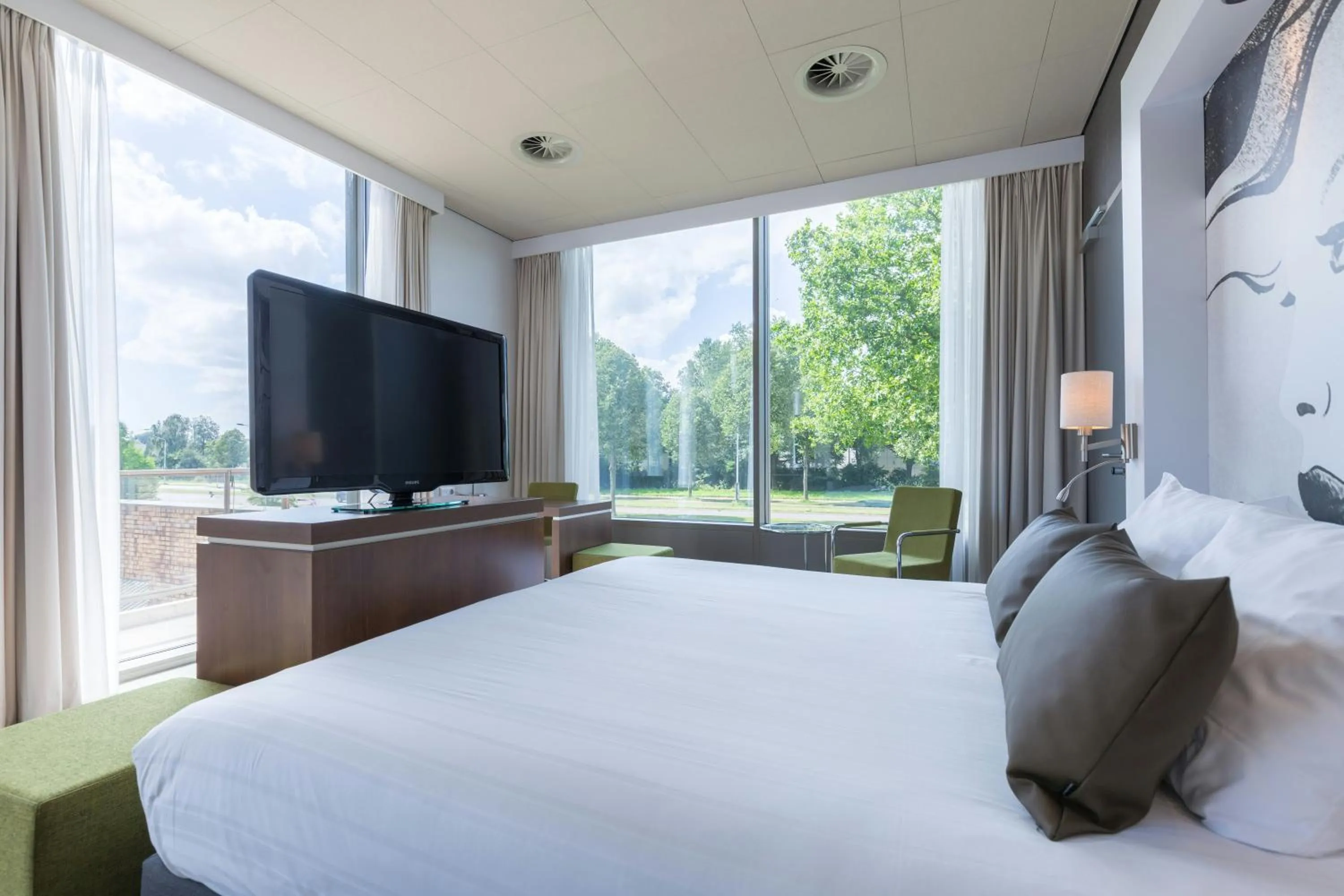 Photo of the whole room, Bed in Leonardo Hotel Papendrecht
