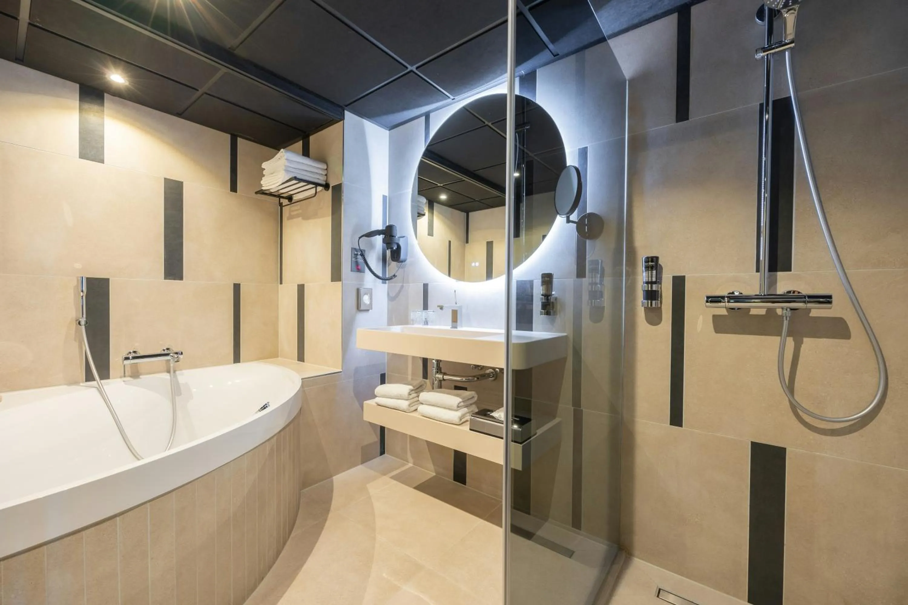 Bathroom in Leonardo Hotel Papendrecht