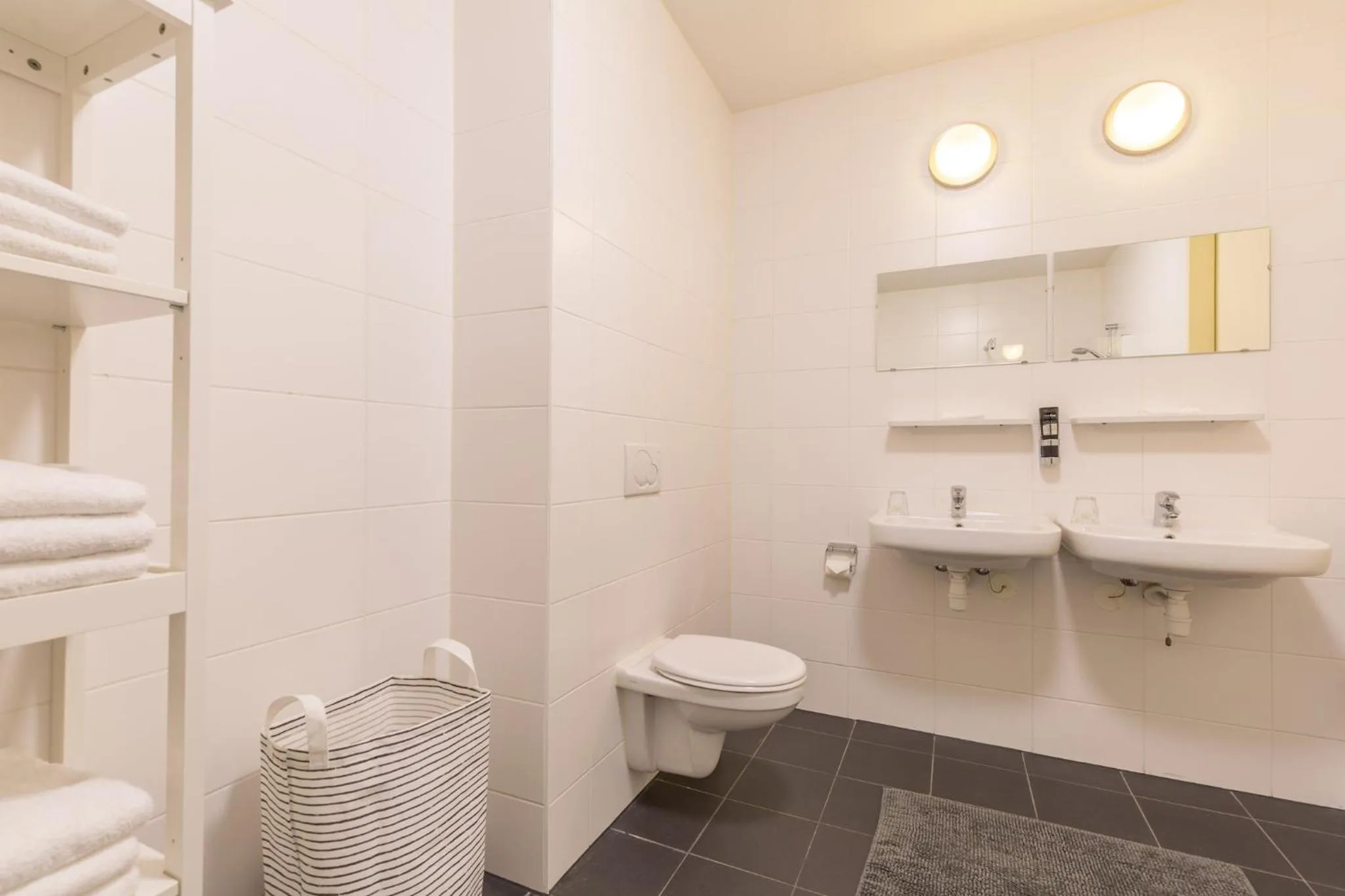 Bathroom in Leonardo Hotel Papendrecht