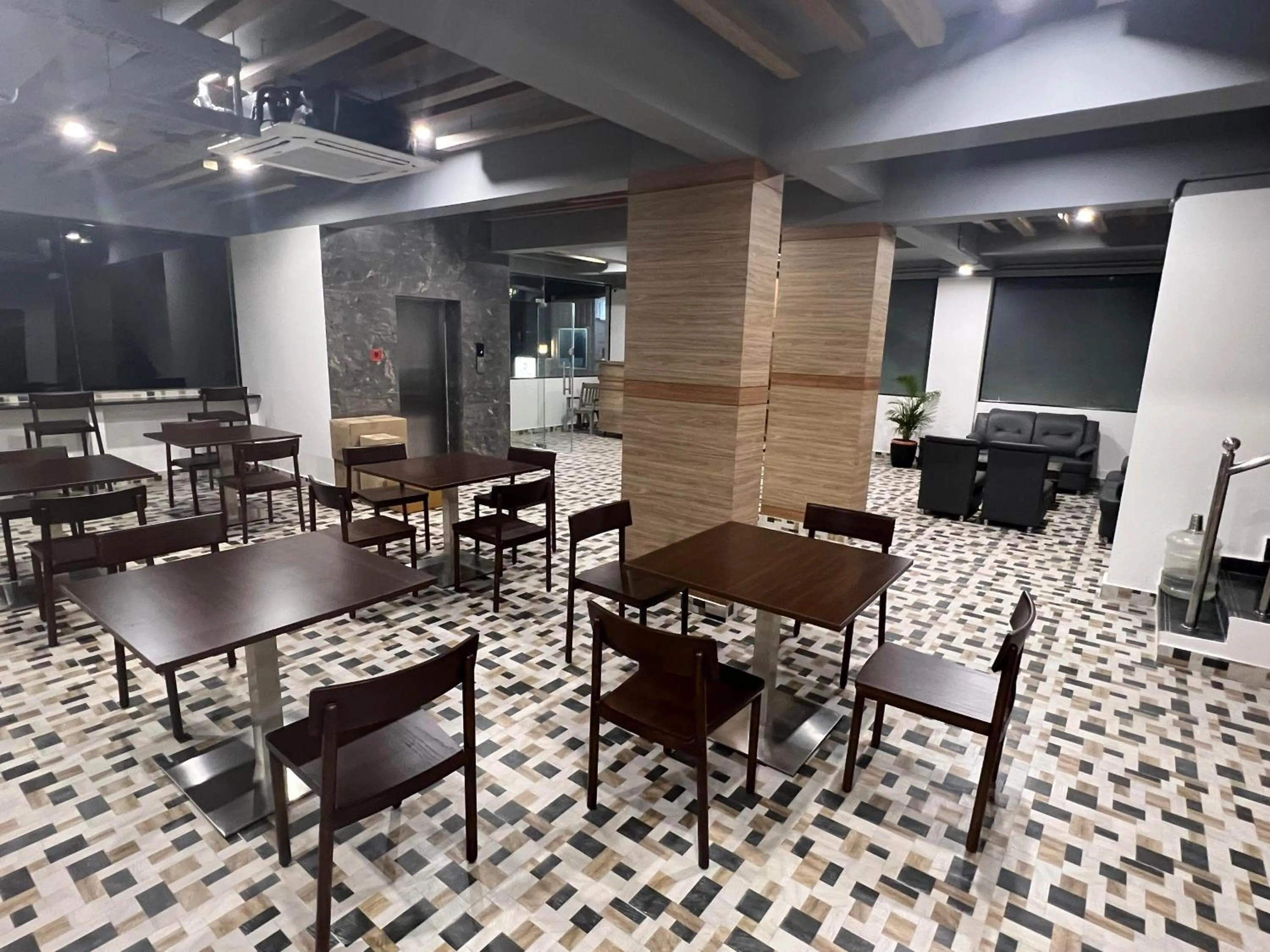 Property building in Palladium Luxury Suites Financial District Unit I