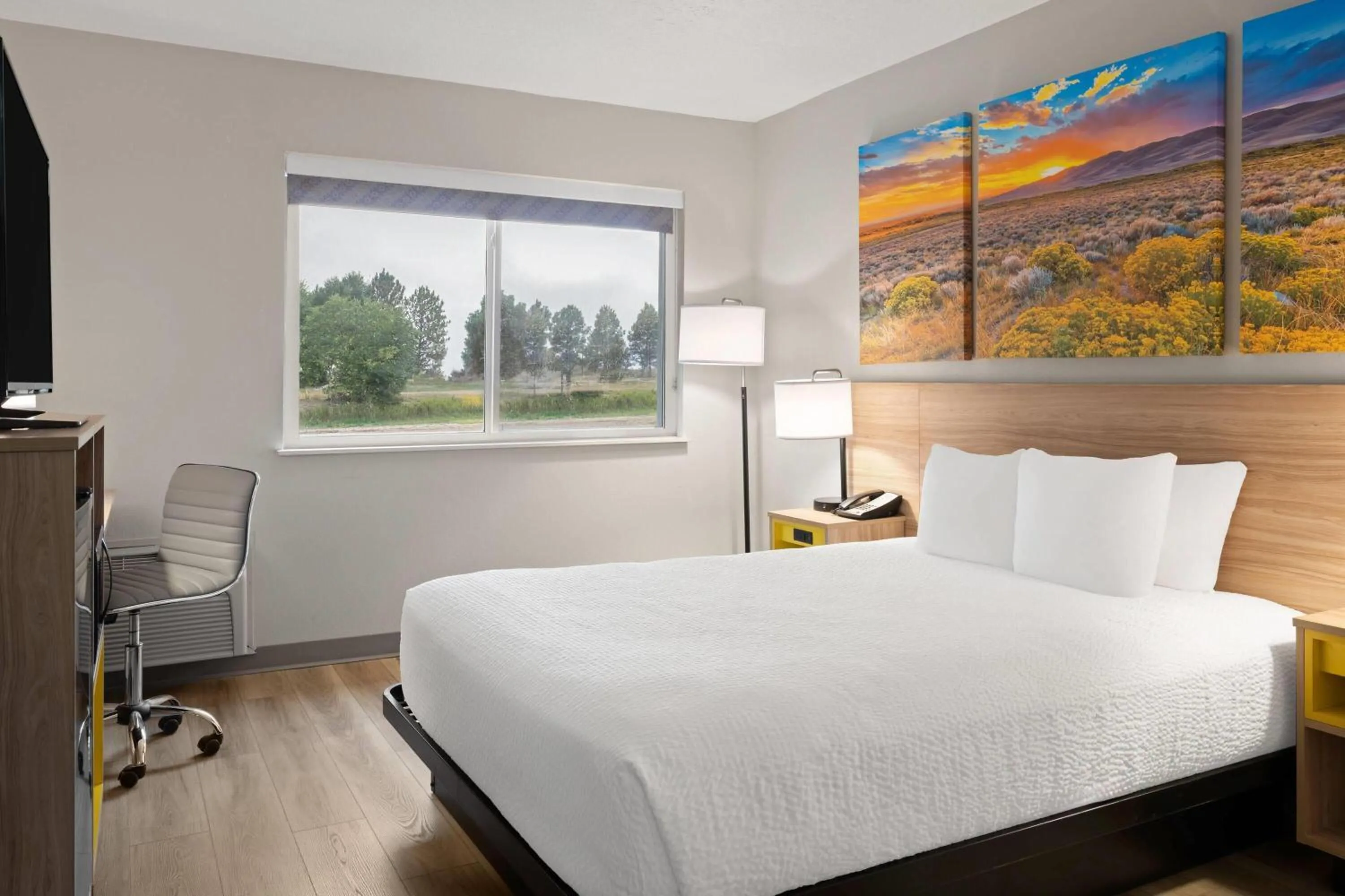 Photo of the whole room, Bed in Days Inn by Wyndham Las Vegas