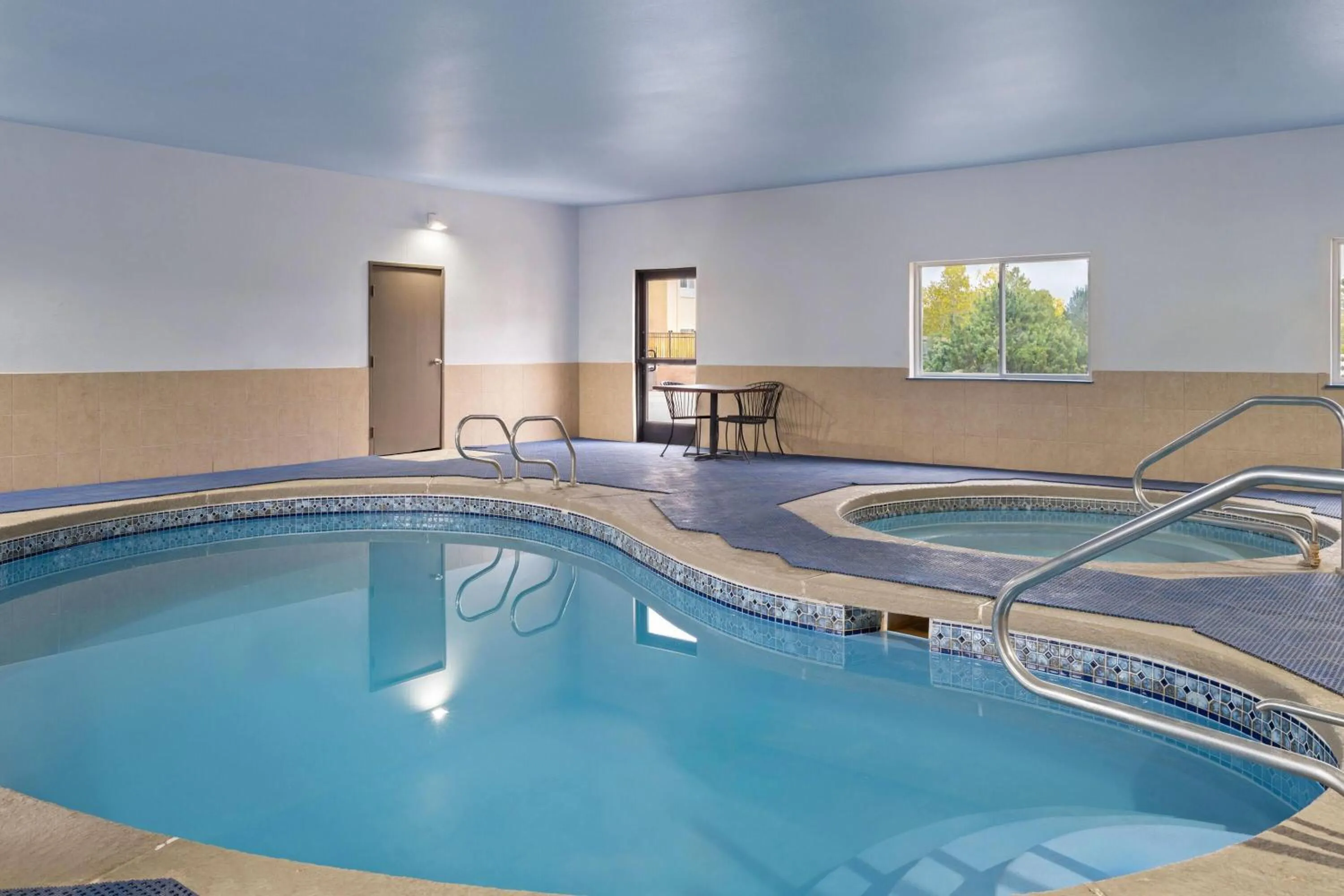 Swimming pool in Days Inn by Wyndham Las Vegas
