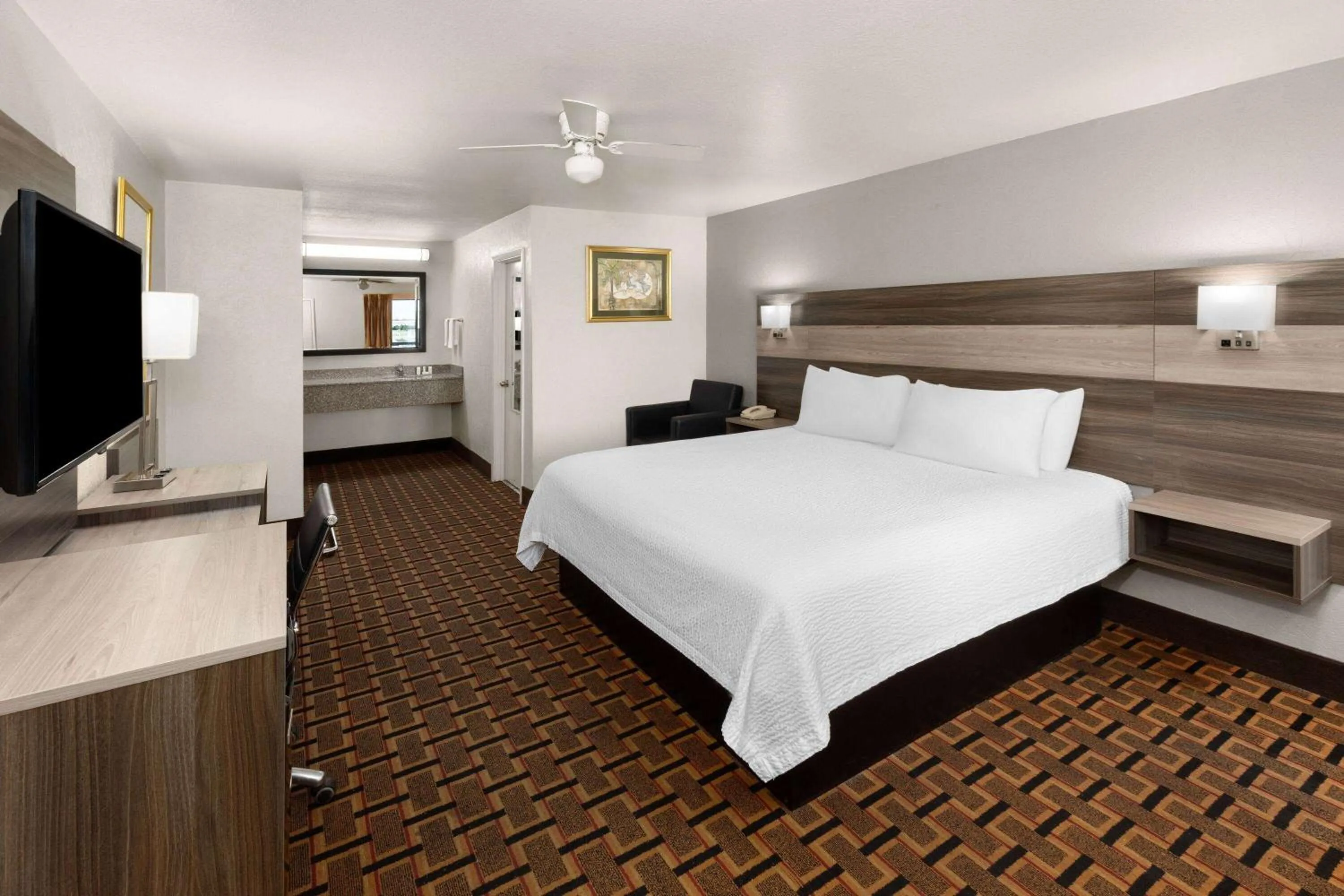 Photo of the whole room, Bed in Ramada Limited San Angelo