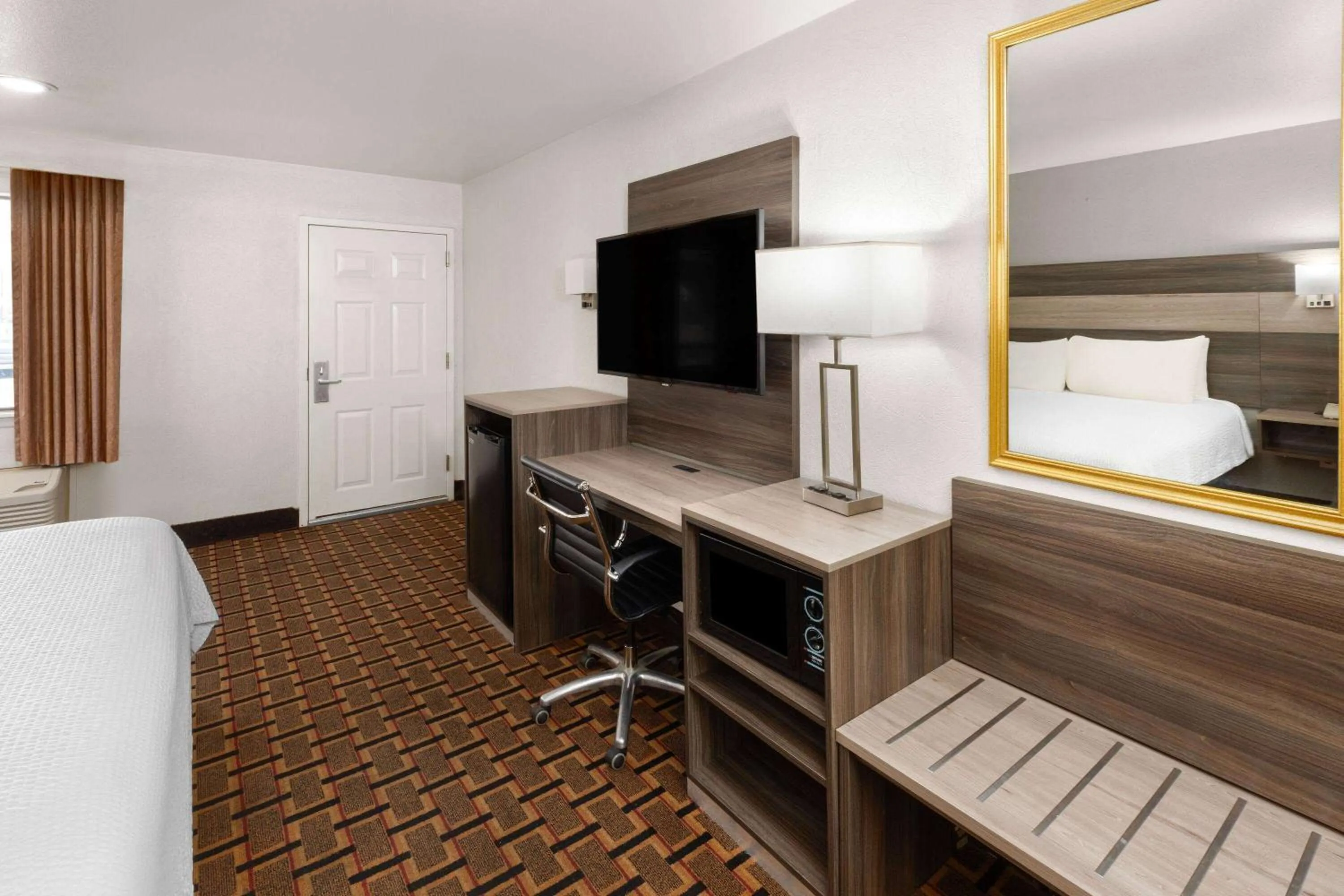 Photo of the whole room in Ramada Limited San Angelo