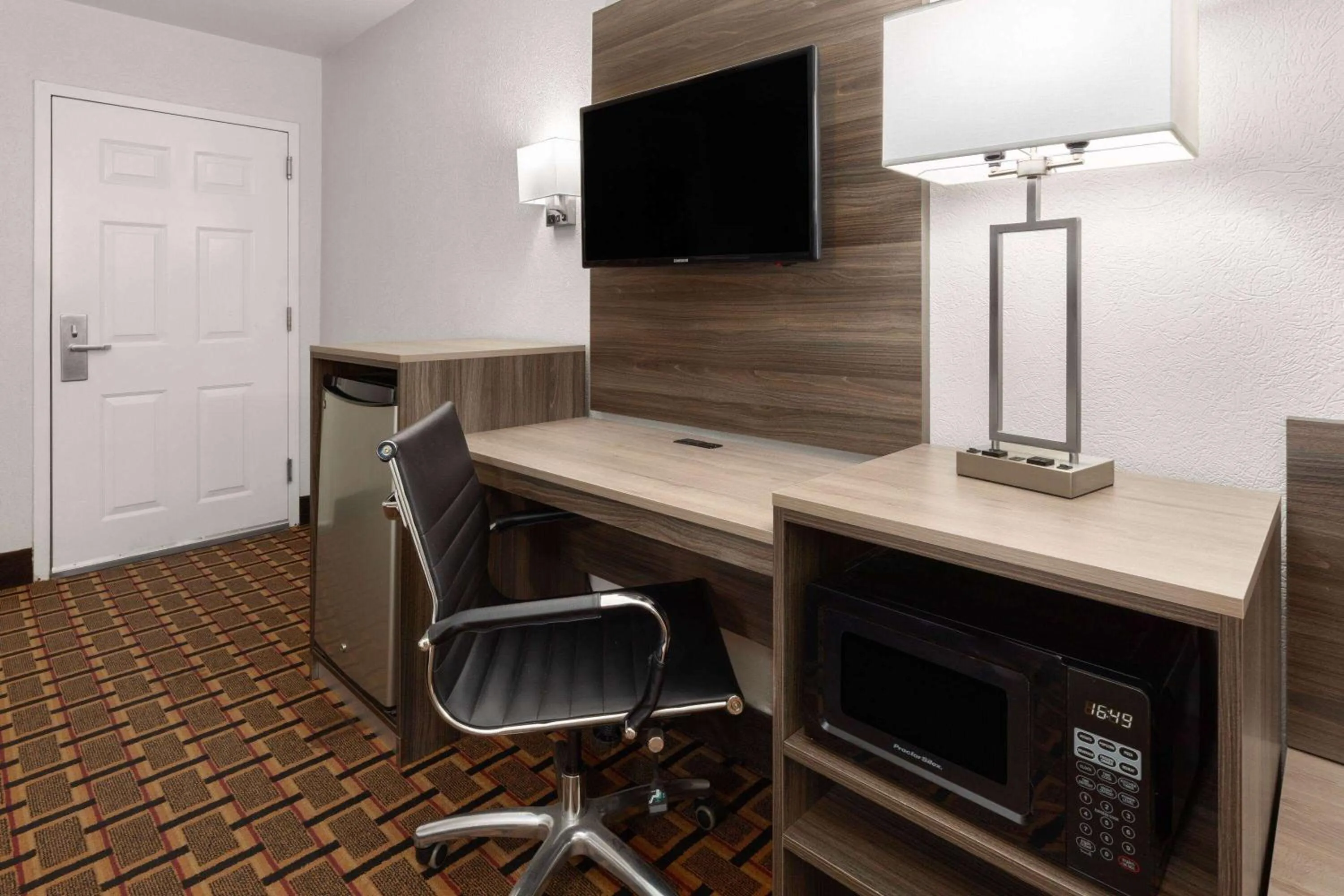 Photo of the whole room in Ramada Limited San Angelo