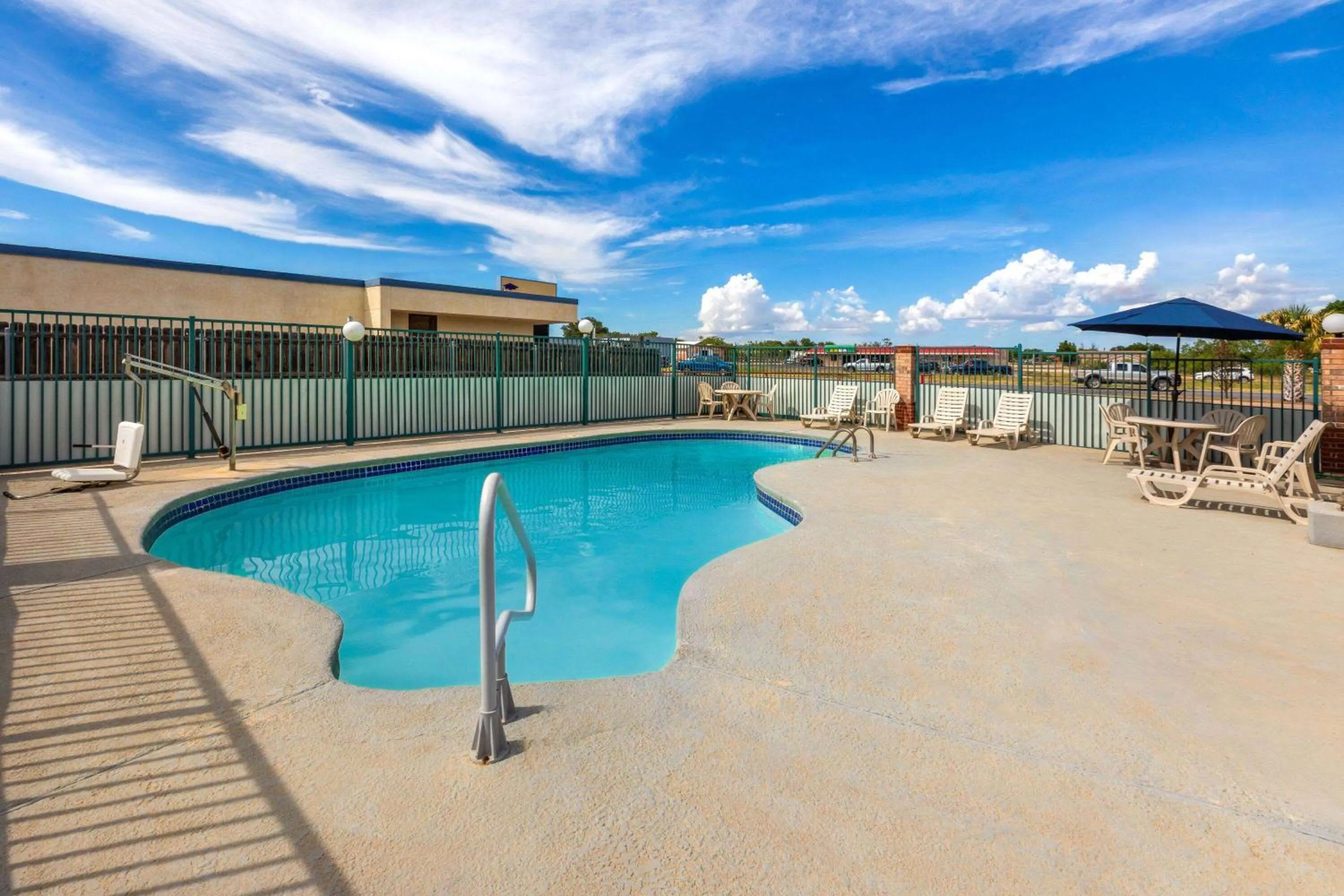 Swimming pool in Ramada Limited San Angelo