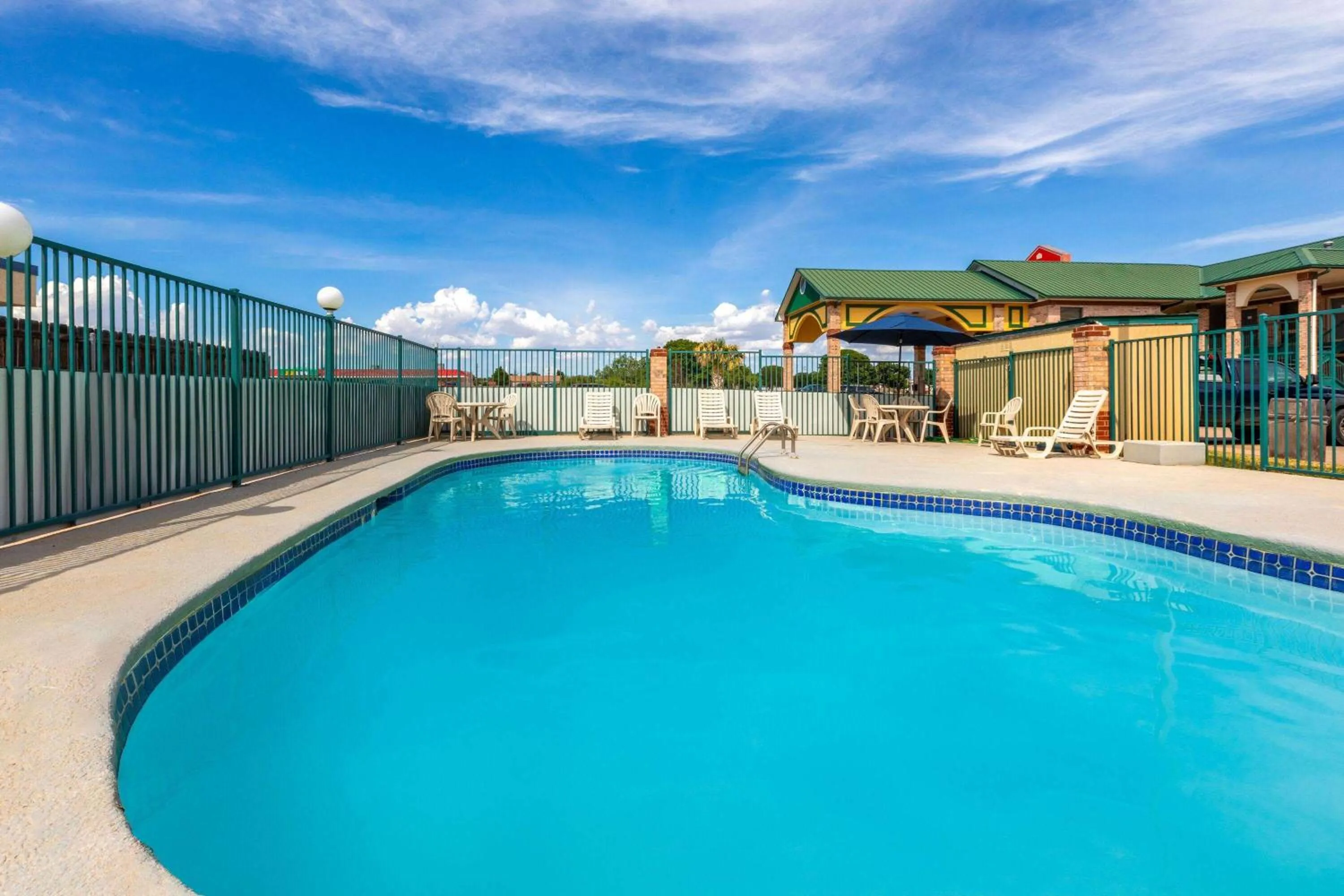 Swimming pool in Ramada Limited San Angelo