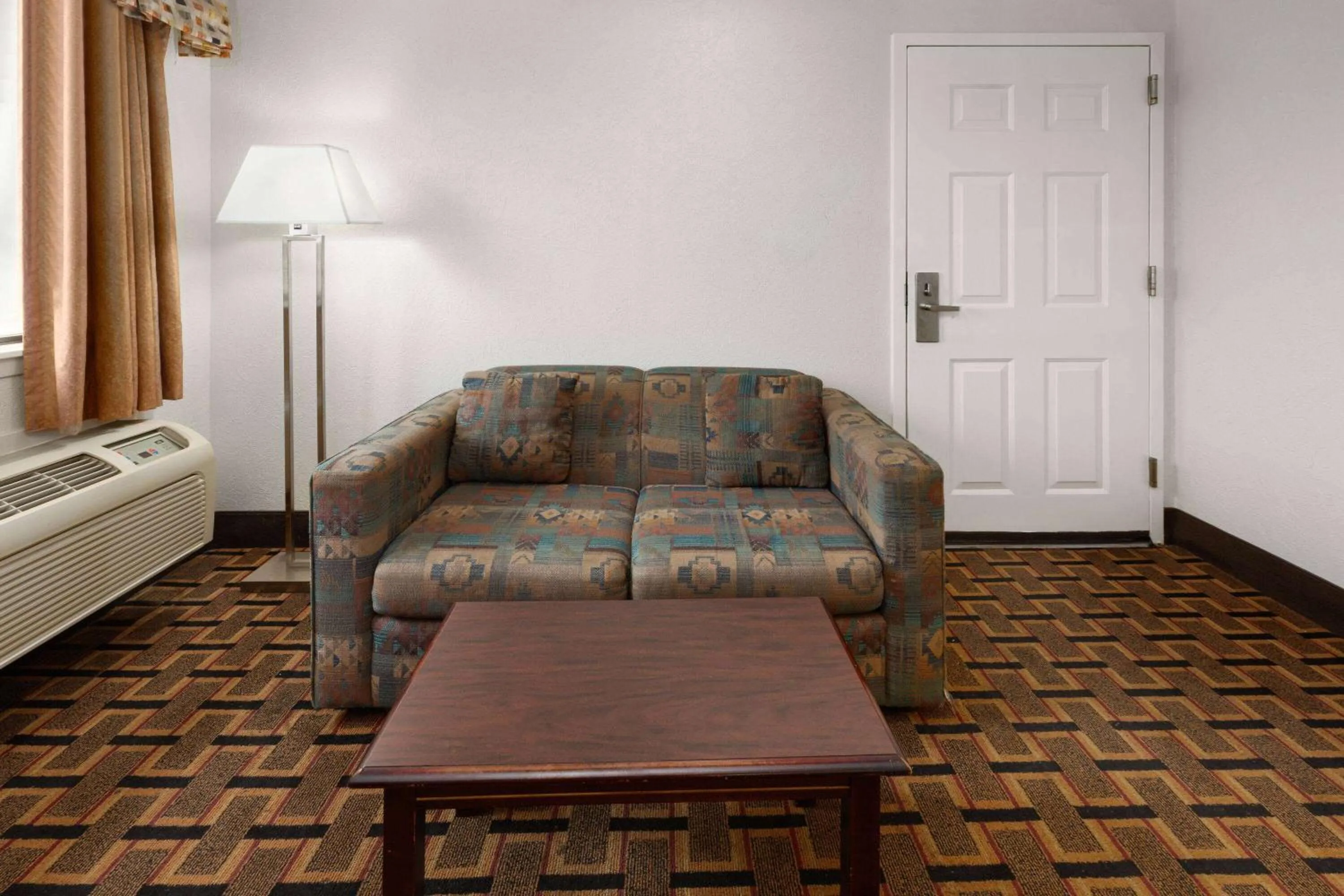 Photo of the whole room in Ramada Limited San Angelo