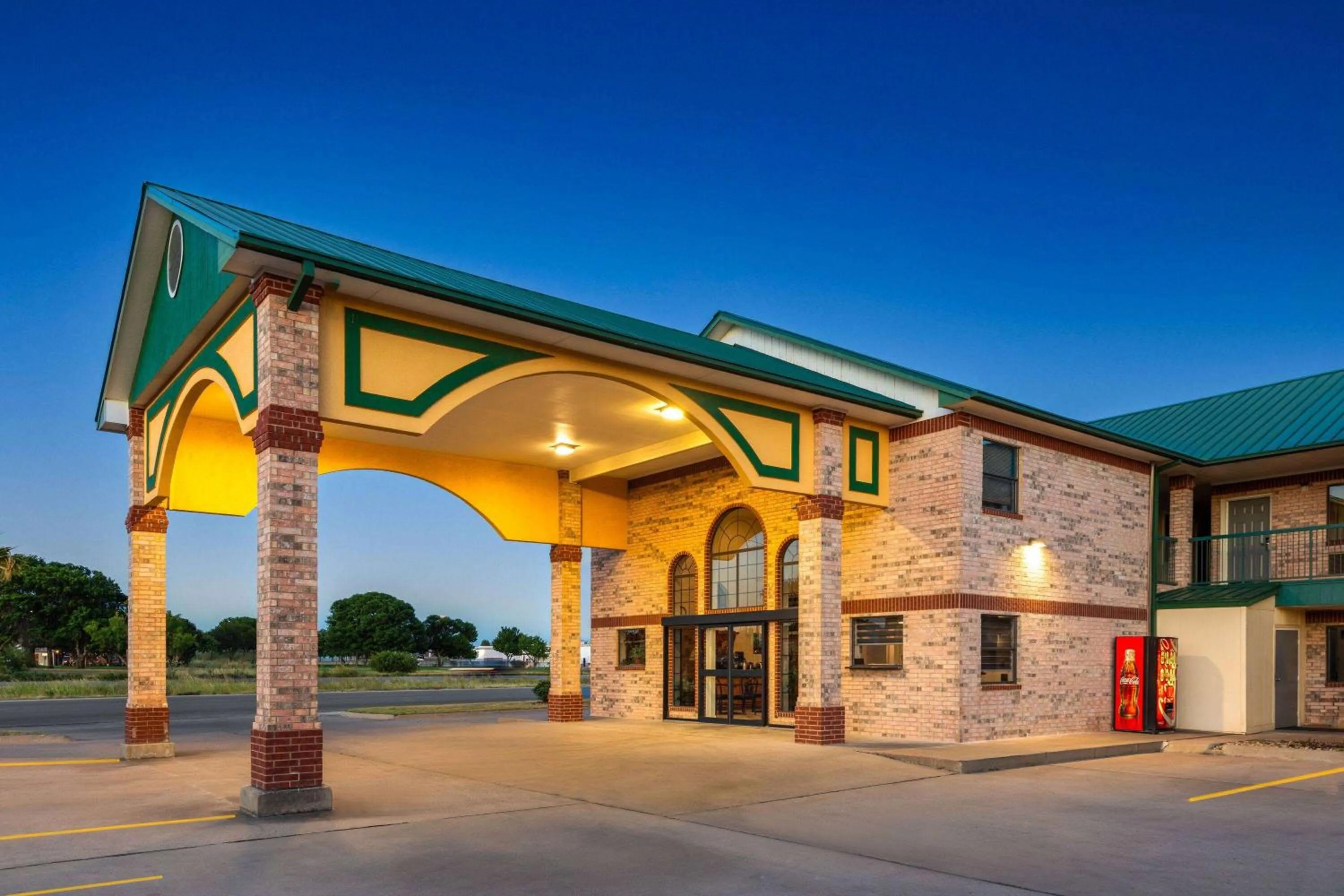 Property building in Ramada Limited San Angelo