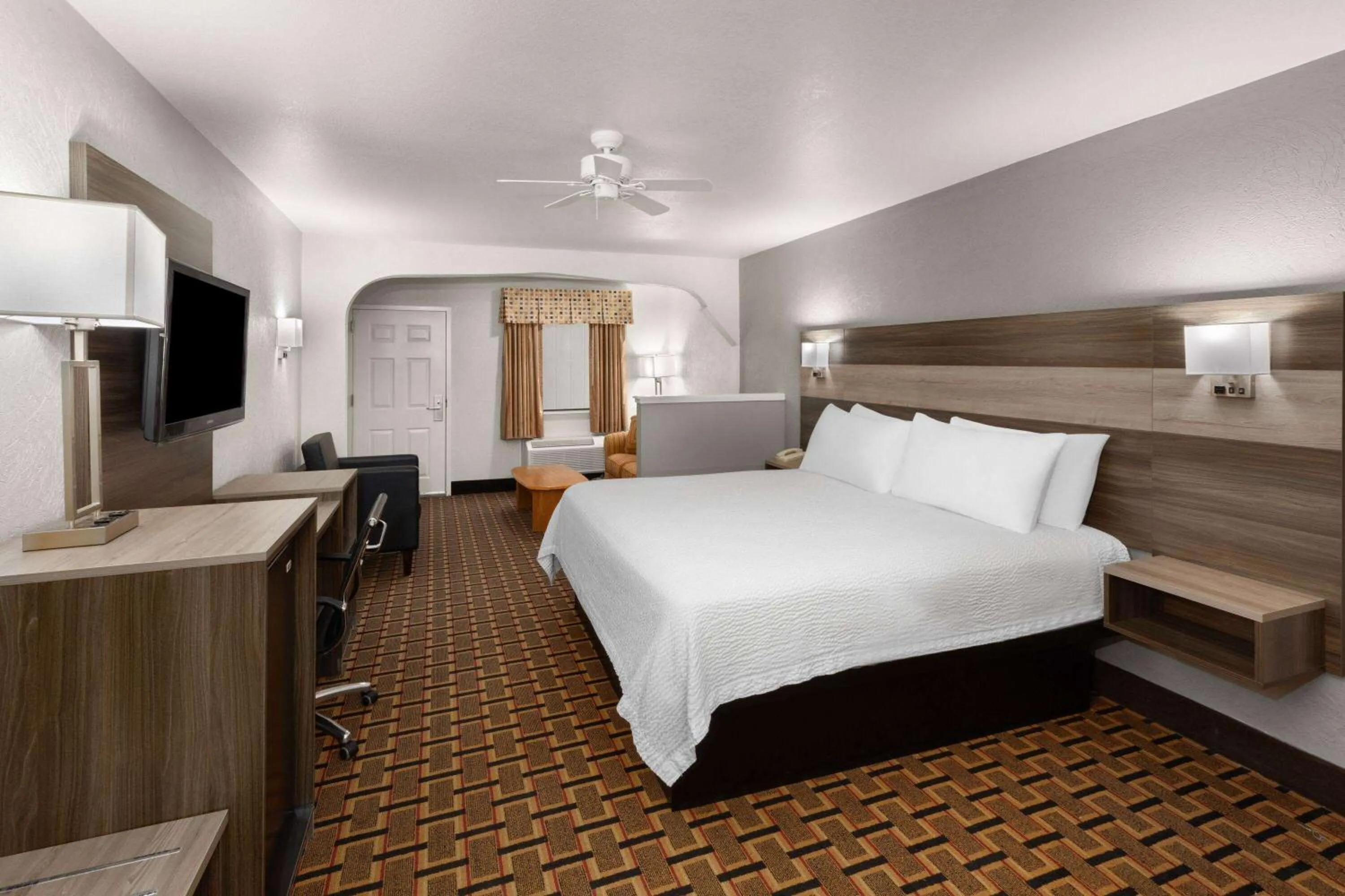 Photo of the whole room, Bed in Ramada Limited San Angelo