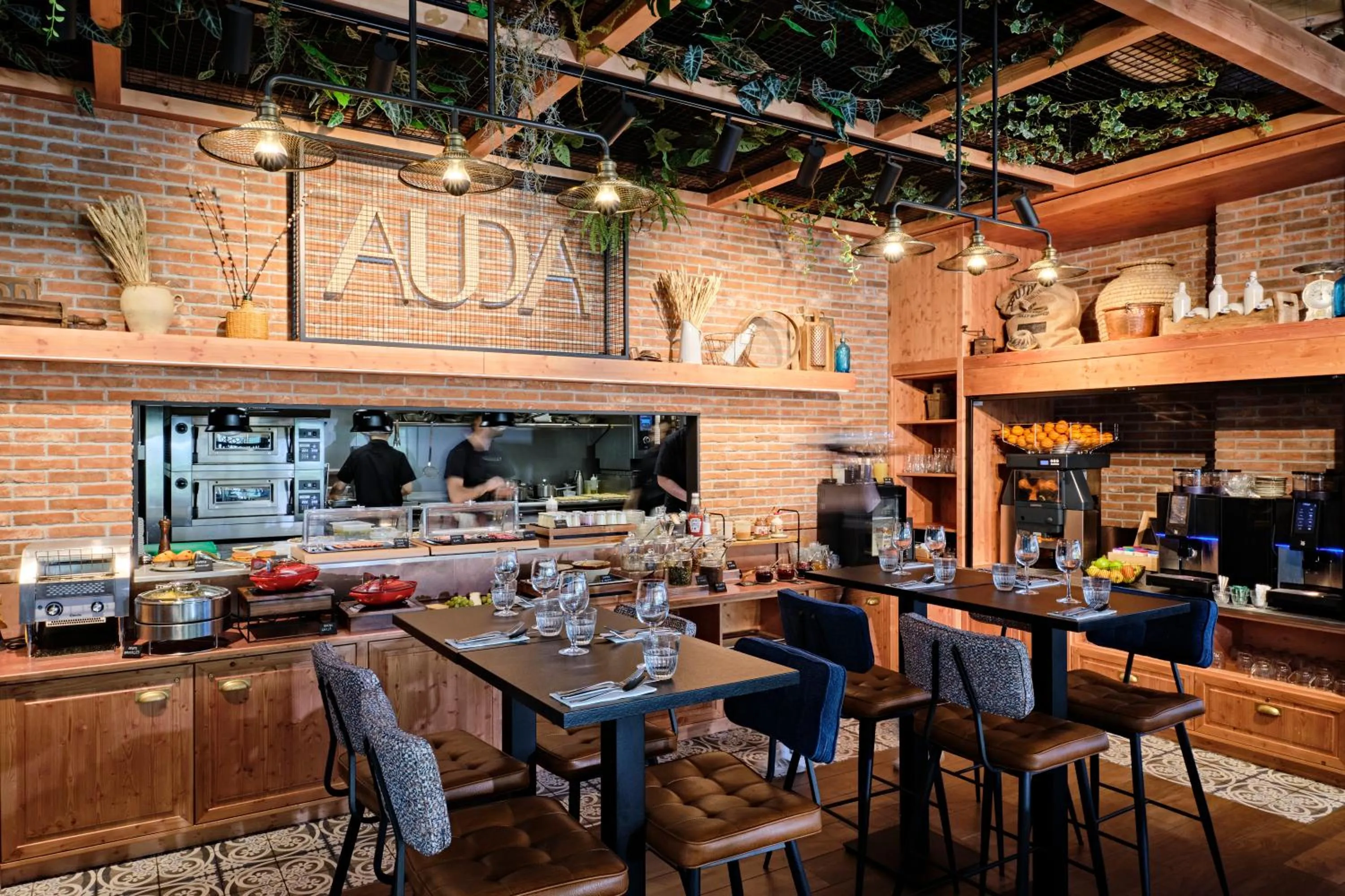 Restaurant/places to eat in Appart Hotel Odalys City Marseille Centre Euromed