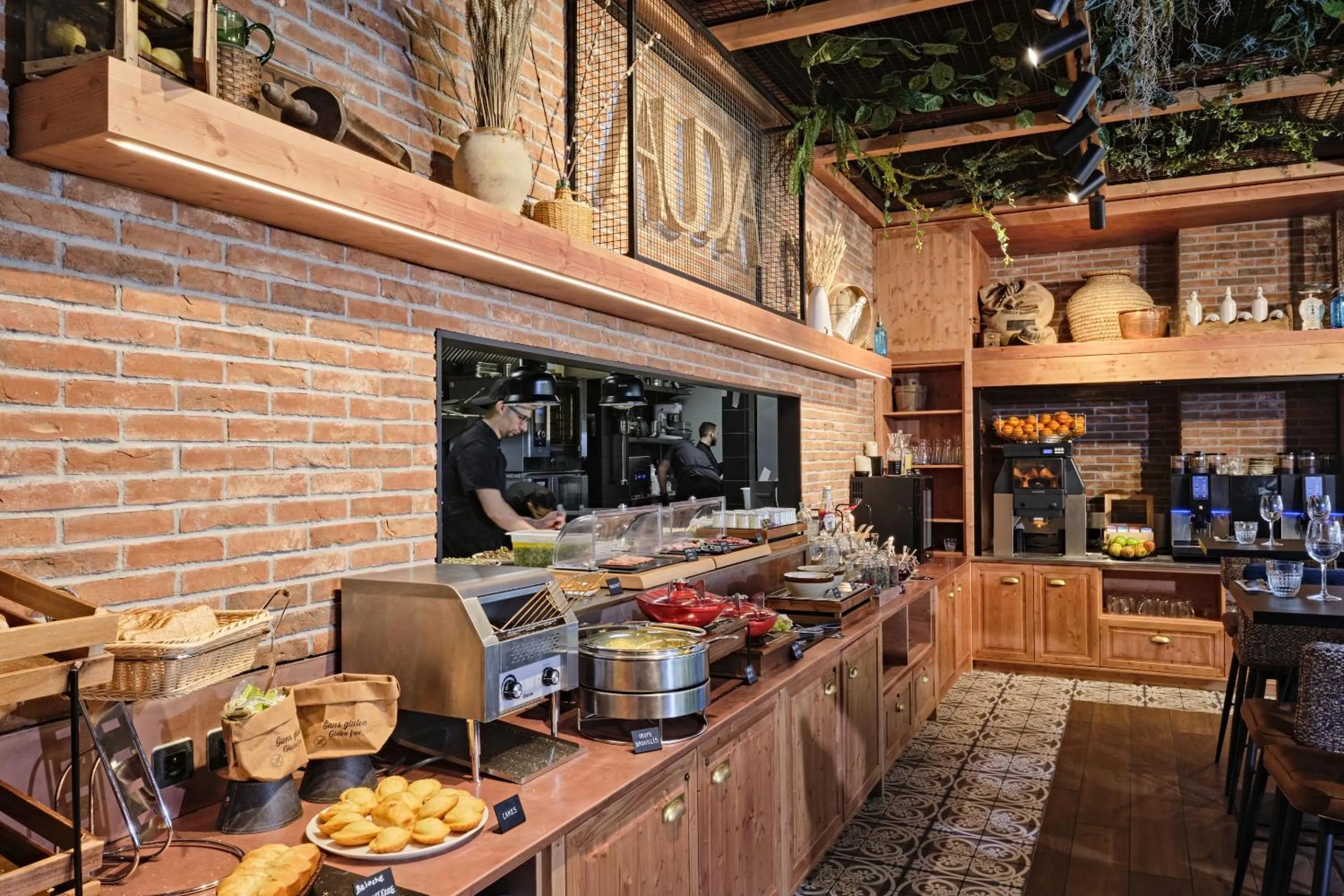 Restaurant/places to eat in Appart Hotel Odalys City Marseille Centre Euromed