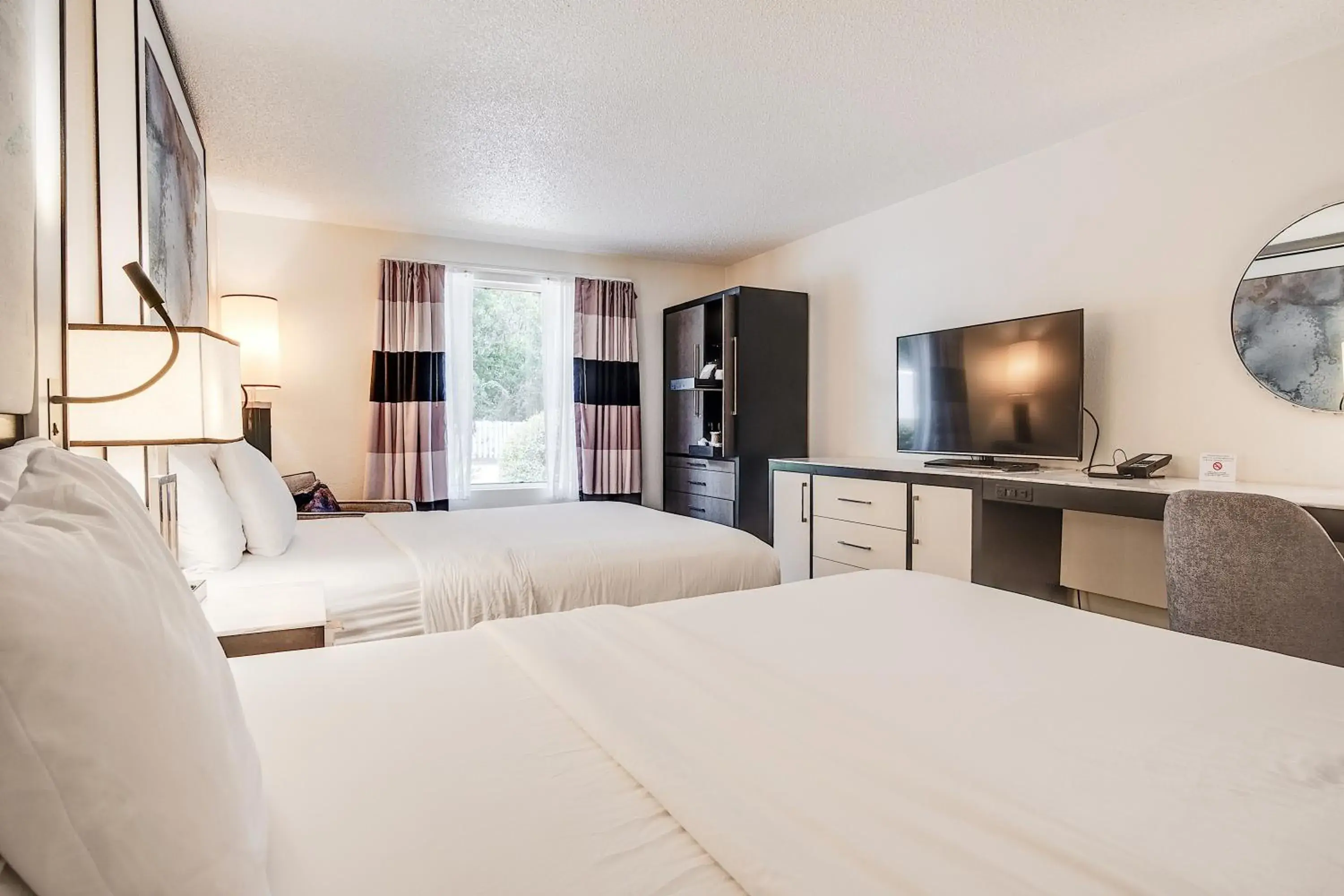 Queen Room with Two Queen Beds - Non-Smoking in Cottonwood Suites Savannah Hotel & Conference Center Queen Room with Two Queen Beds - Non-Smoking in Cottonwood Suites Savannah Hotel & Conference Center