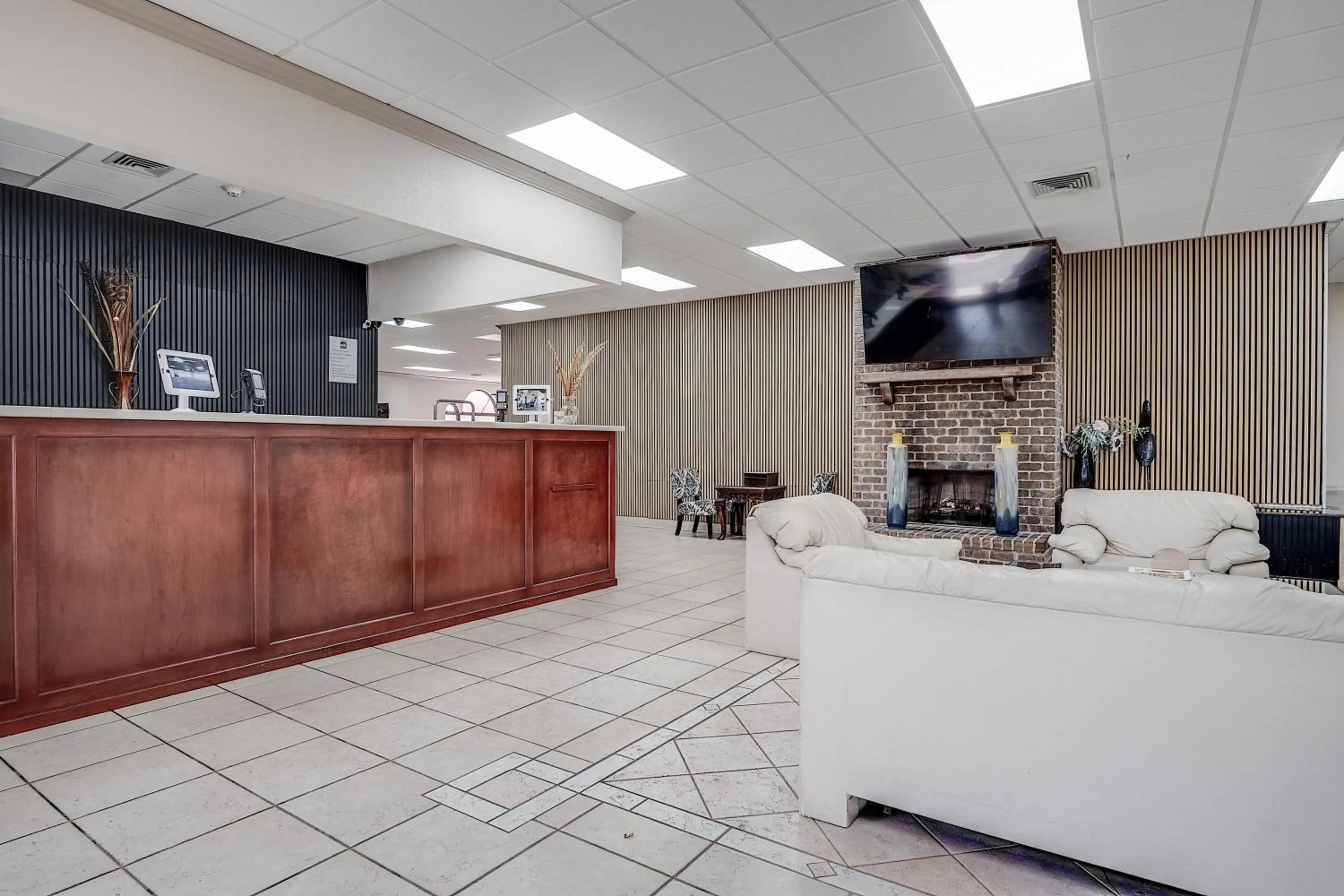 Lobby or reception in Cottonwood Suites Savannah Hotel & Conference Center