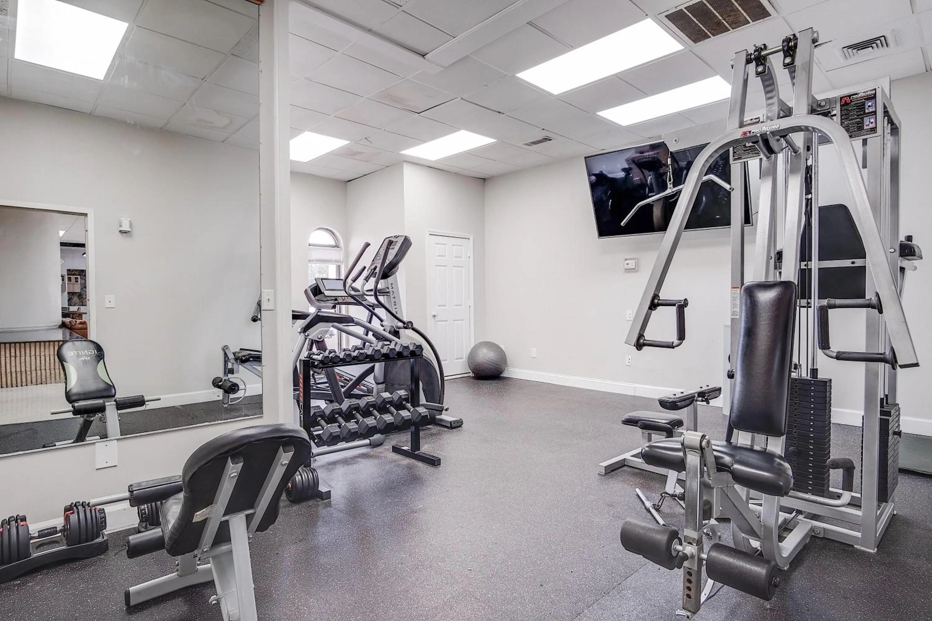 Fitness centre/facilities in Cottonwood Suites Savannah Hotel & Conference Center
