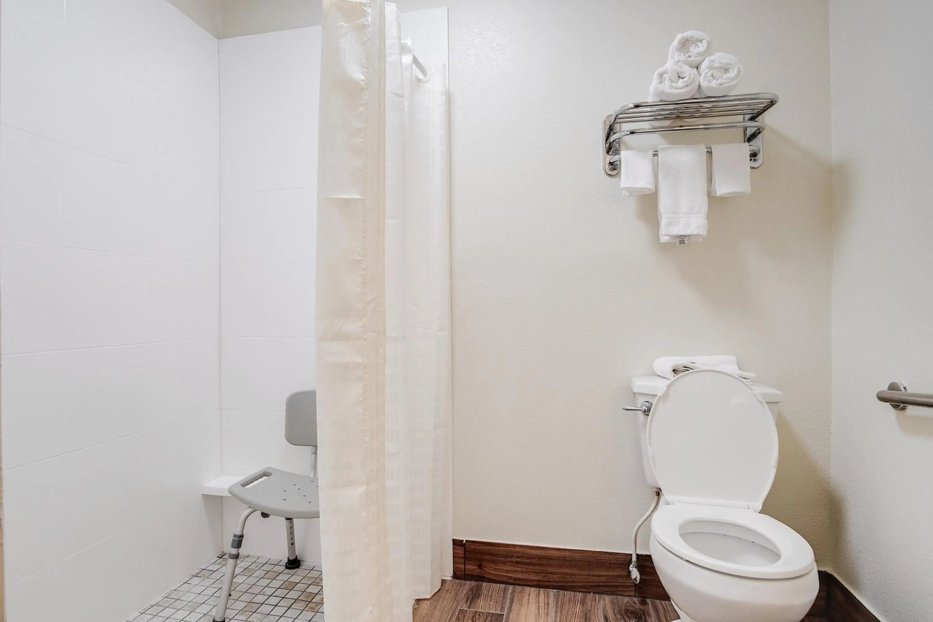 Shower in Cottonwood Suites Savannah Hotel & Conference Center