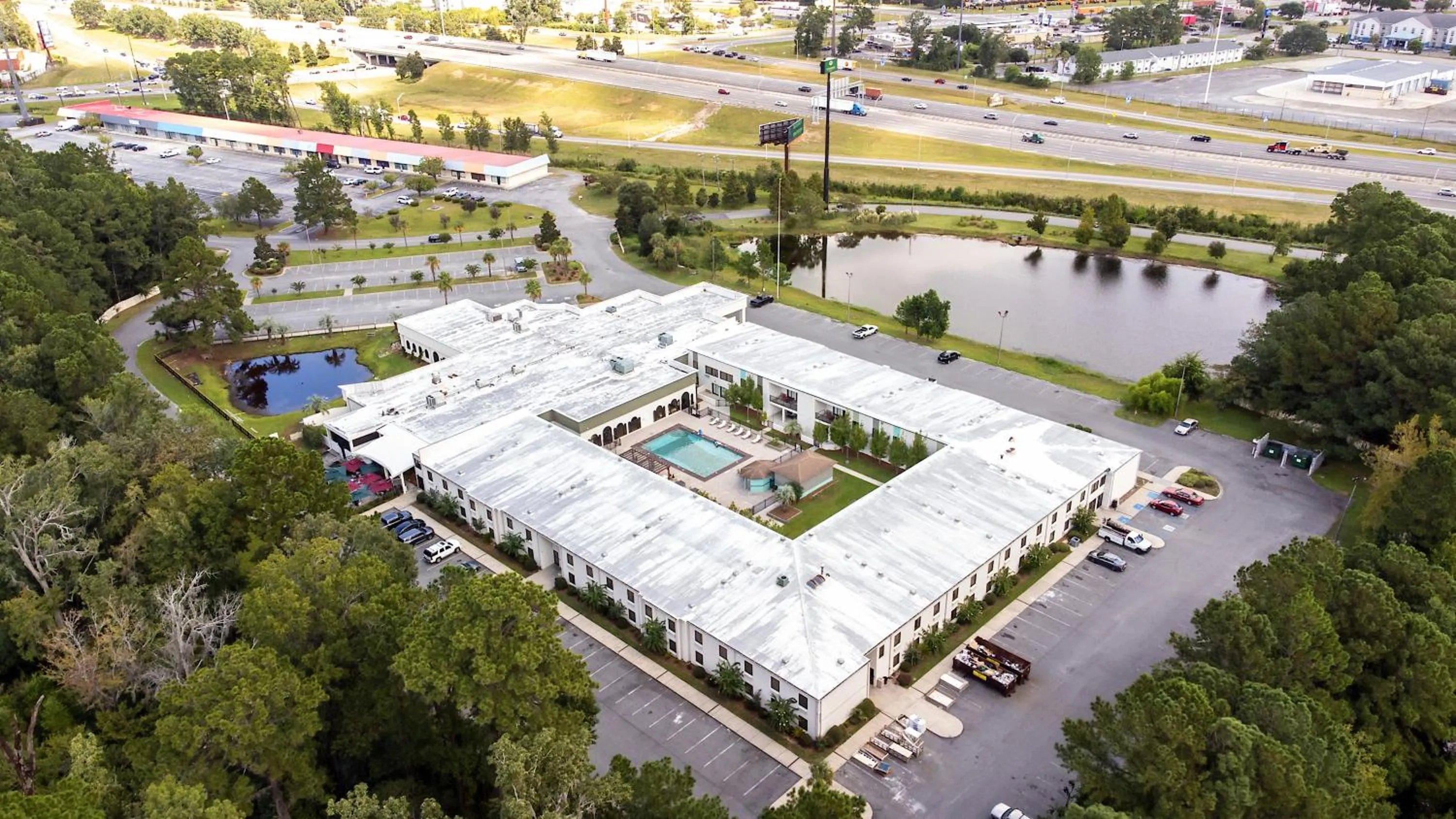 Property building in Cottonwood Suites Savannah Hotel & Conference Center