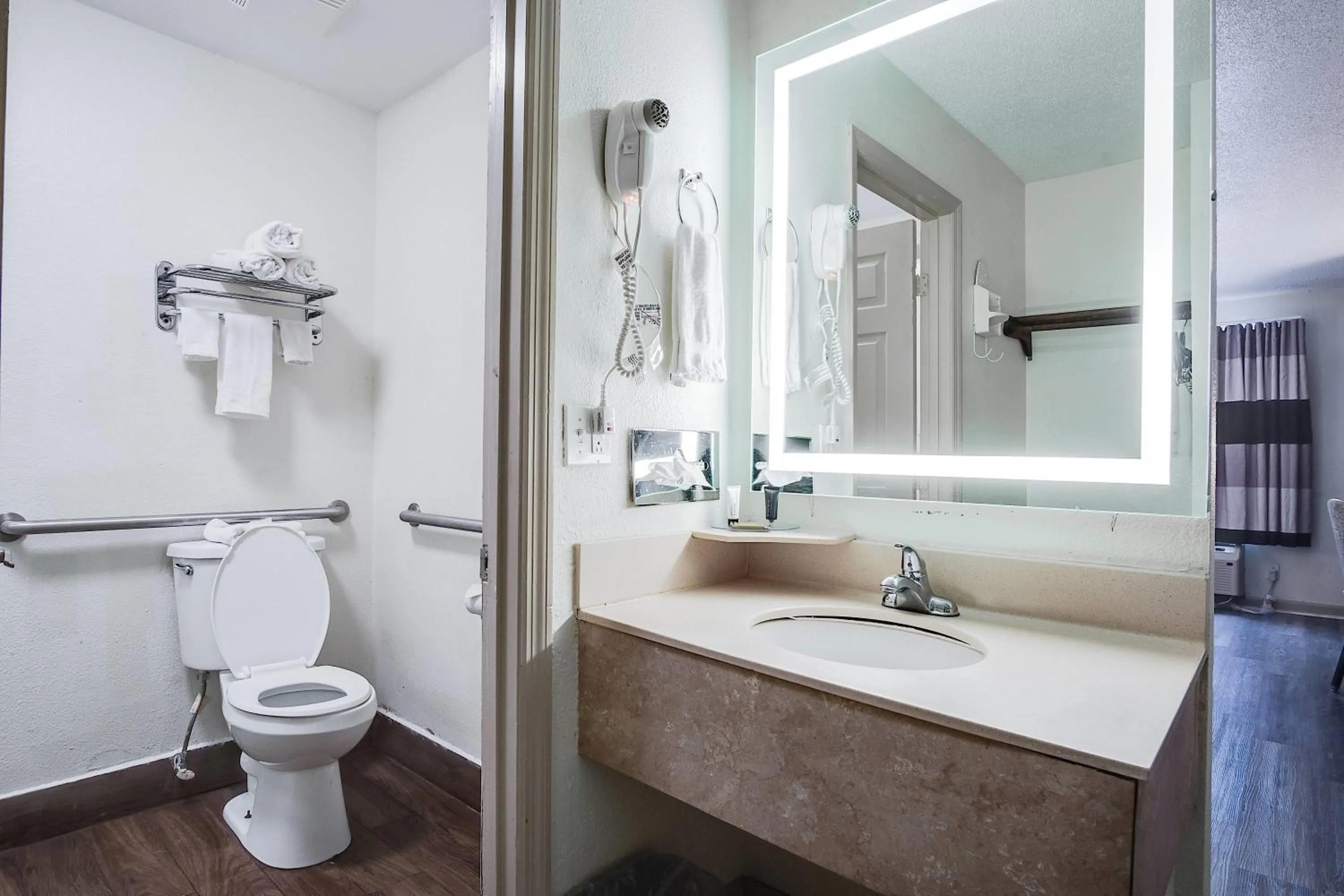 Bathroom in Cottonwood Suites Savannah Hotel & Conference Center