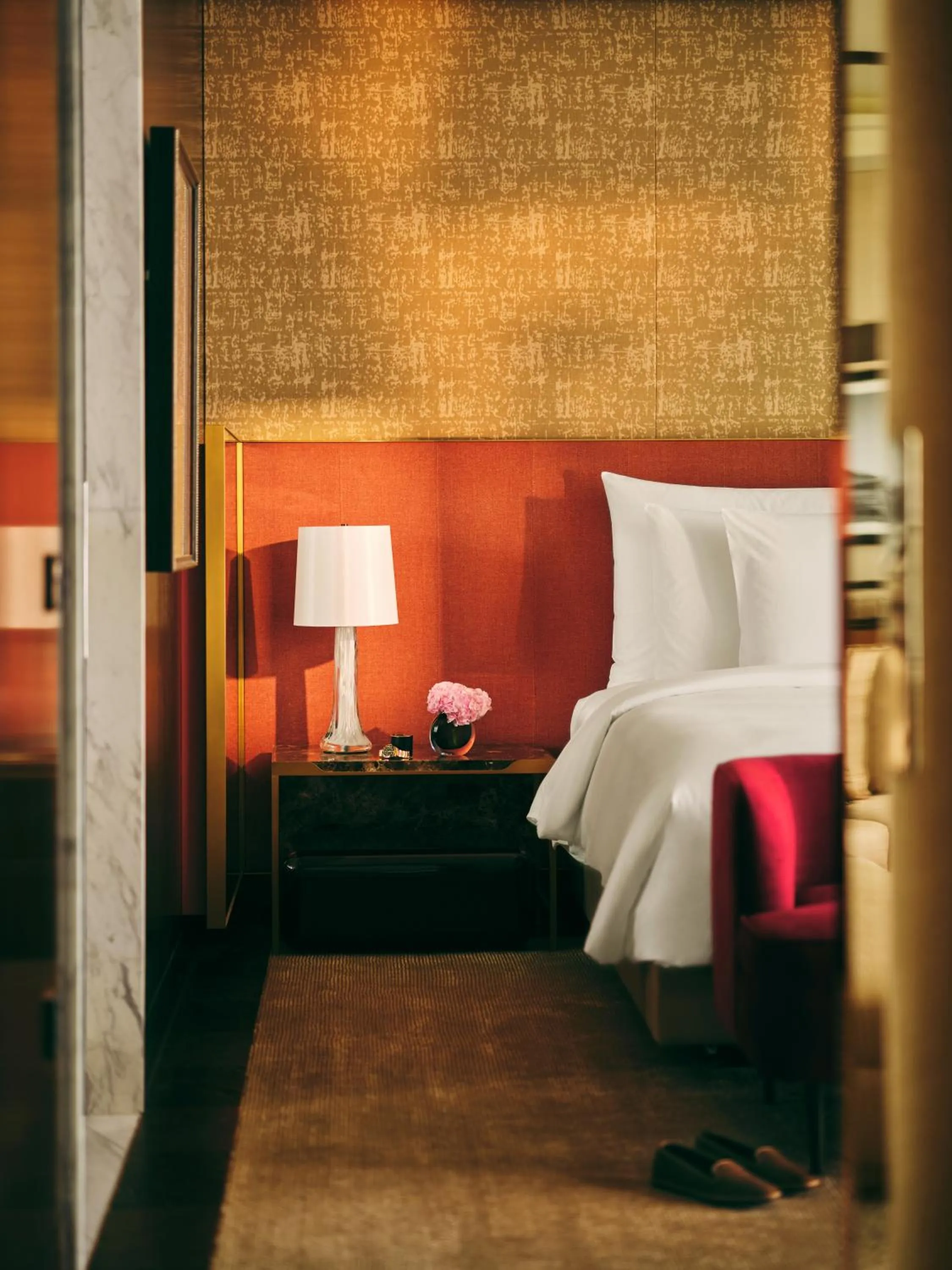 Bedroom, Bed in The Lana - Dorchester Collection